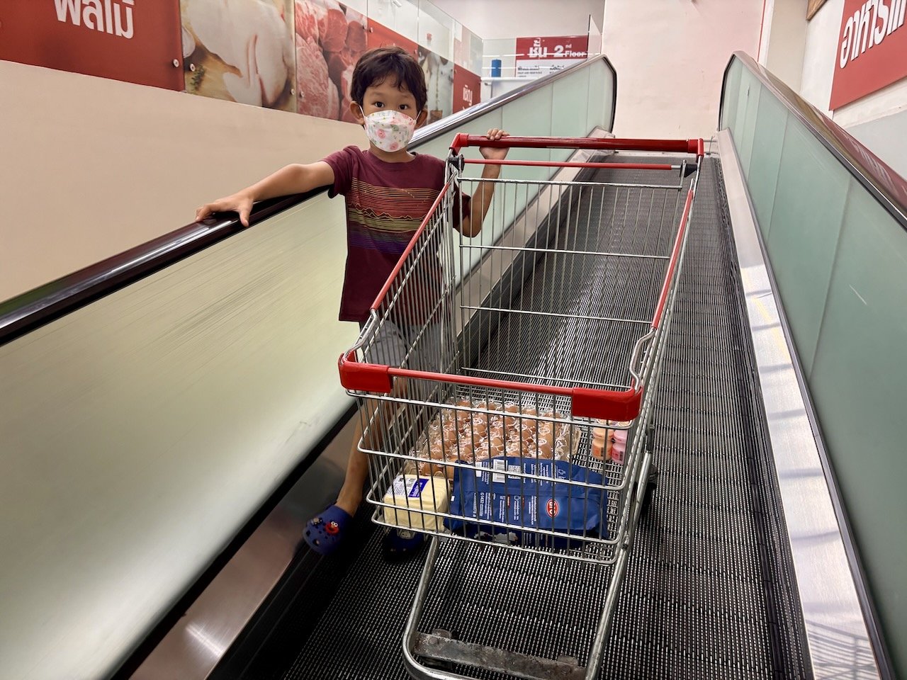 And then onward to Makro. (Thank you for all the frozen bread.)