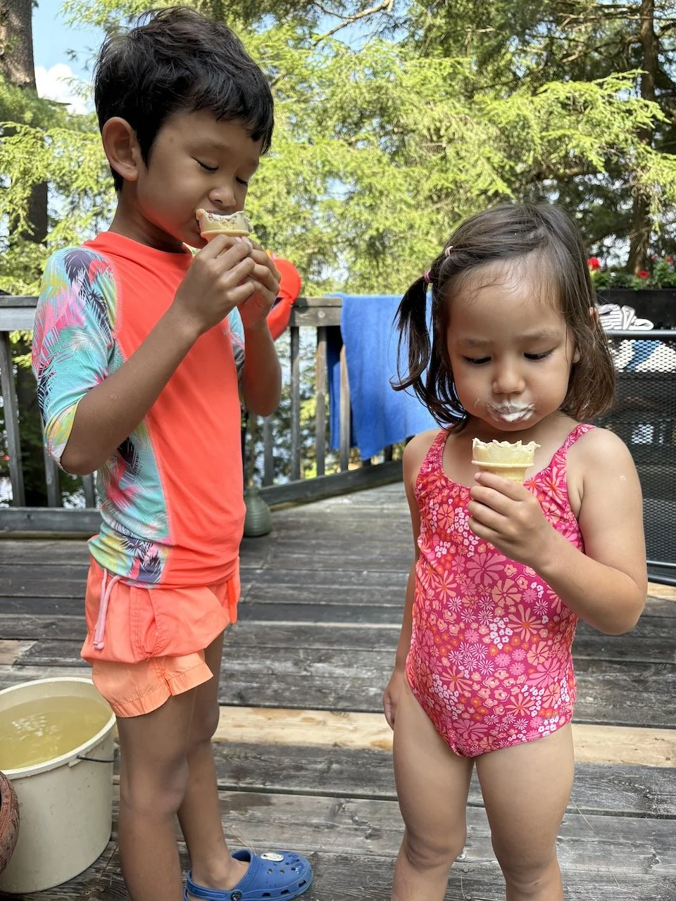 We thought it would be a good idea to eat up the ice cream... but it's already soup! (These cones were a bit too ambitious, as the body language suggests.)