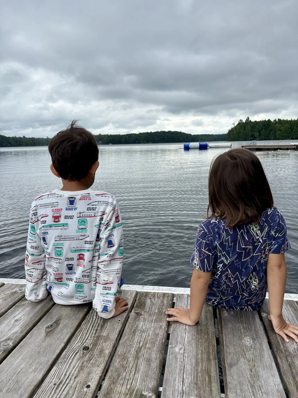 It's a very overcast, and somewhat blustery, Sunday morning!