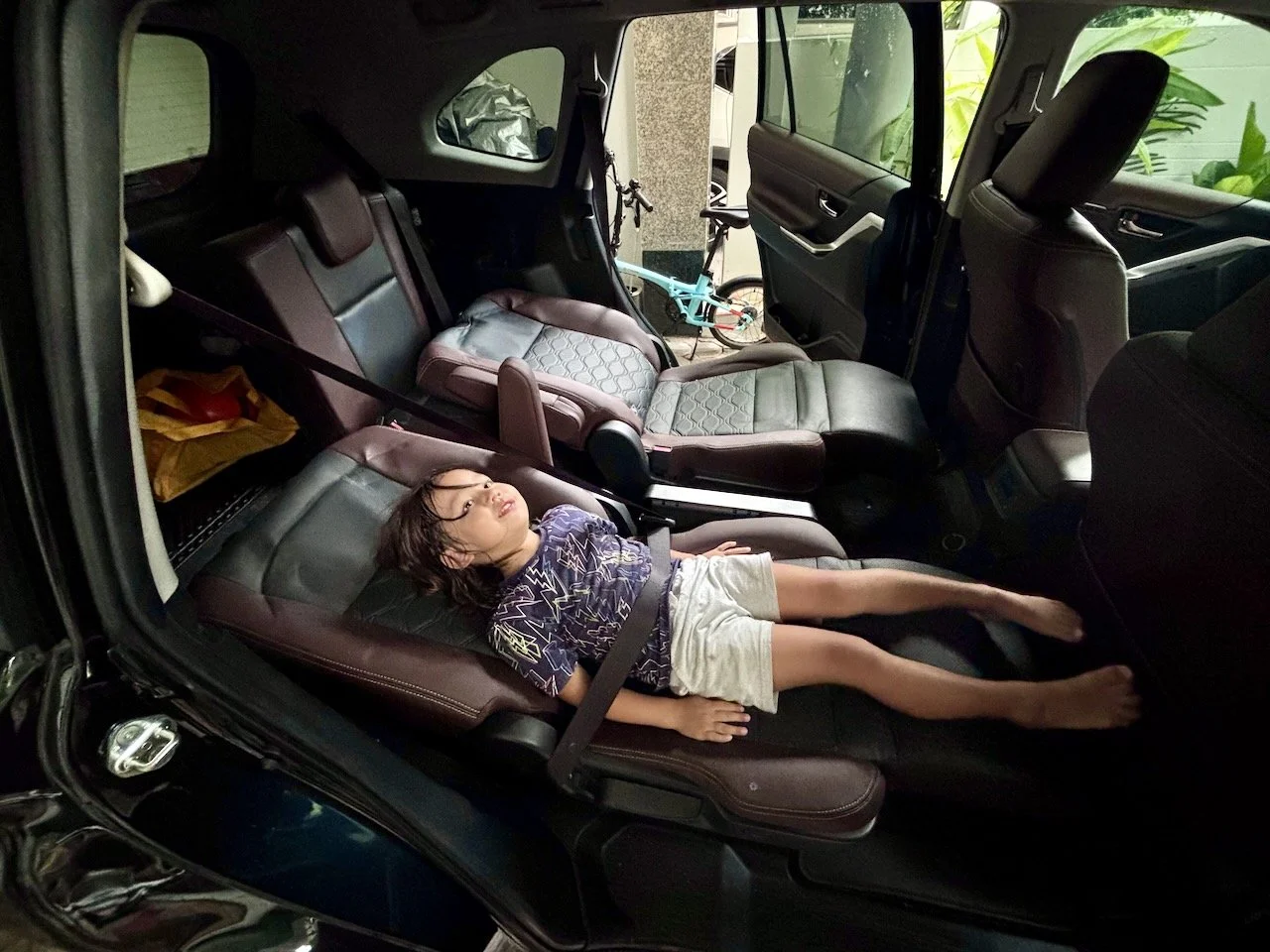 Could get a good sleep in here. If only it were safe to drive like this.