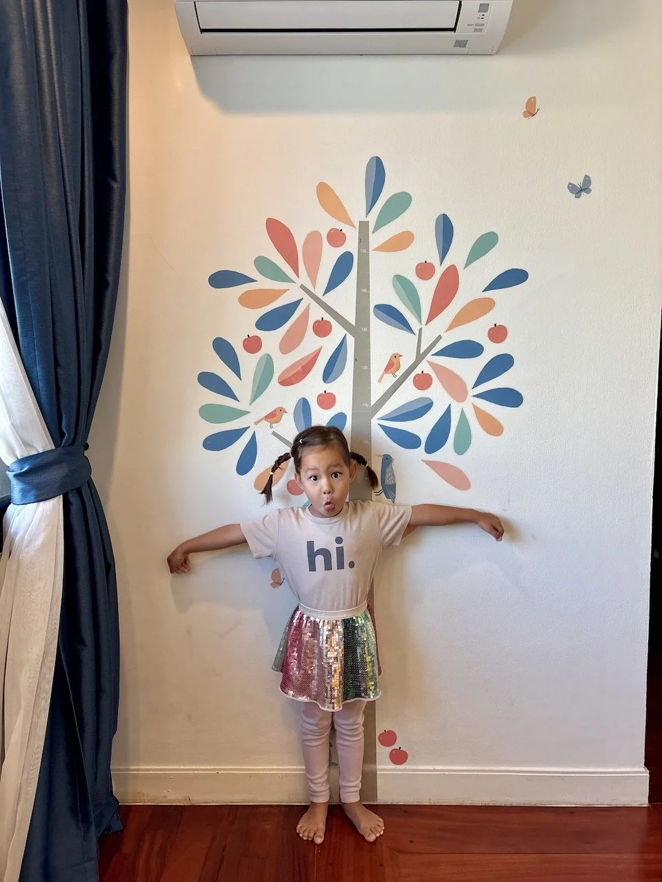 It's Lucy's first proper day of school... and also the 20th! What a spiffy tree photo, Lucy!