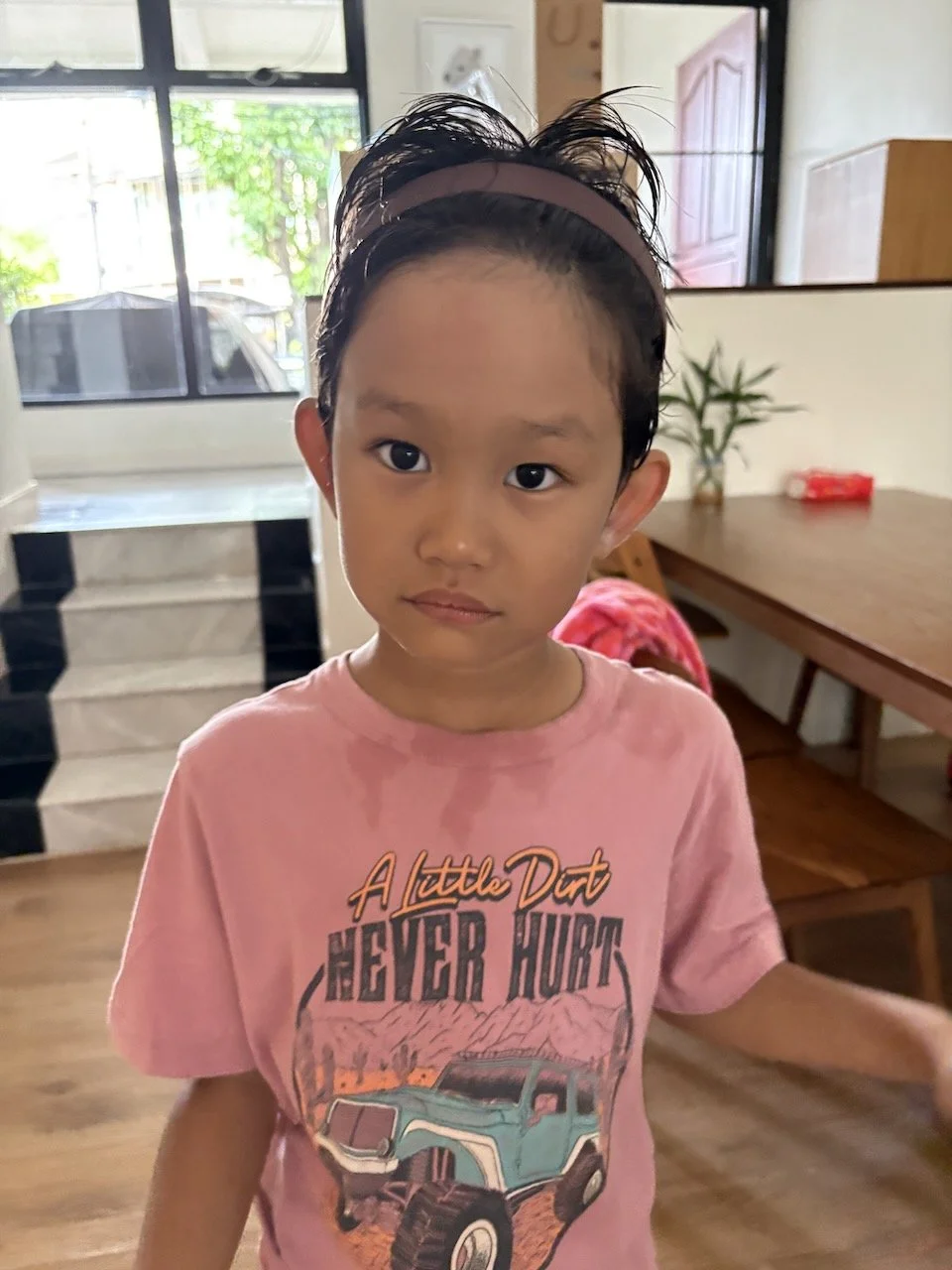 Looking good in the hairband, Arlo!