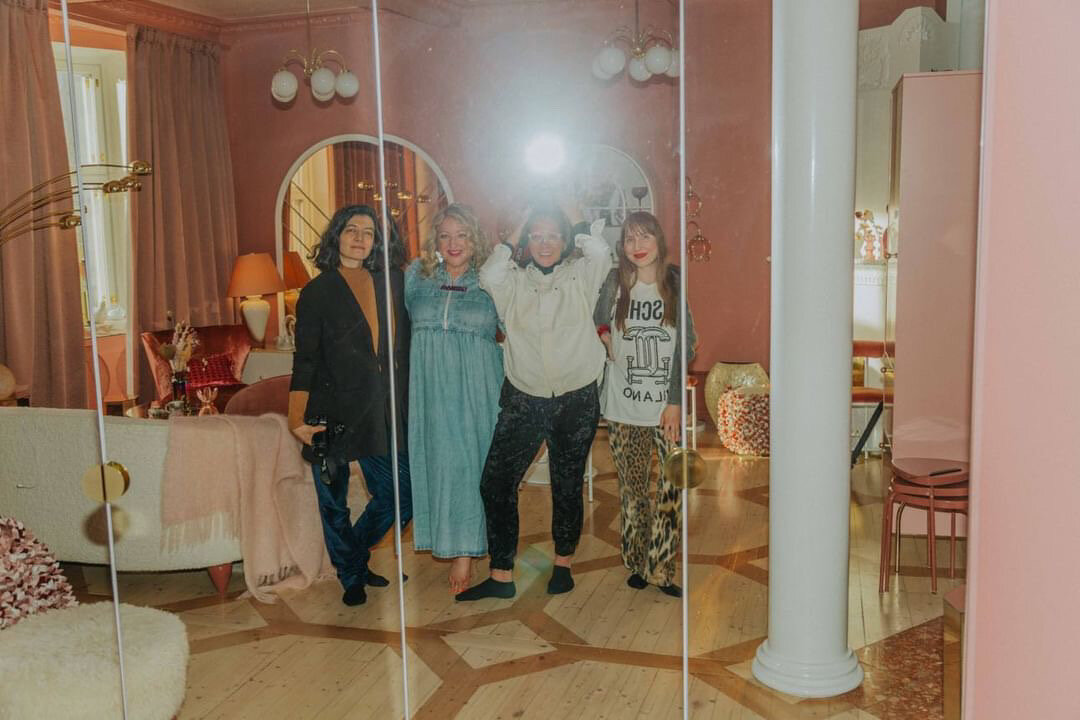 Cosmic co-creation in the pink palace 💗🌸🎈

I am in AWE of these incredible women and their talent as they held a space for me to ascend into the next level of my soul work and capture it on film. 

It felt like I was on a Vogue shoot. It was the m