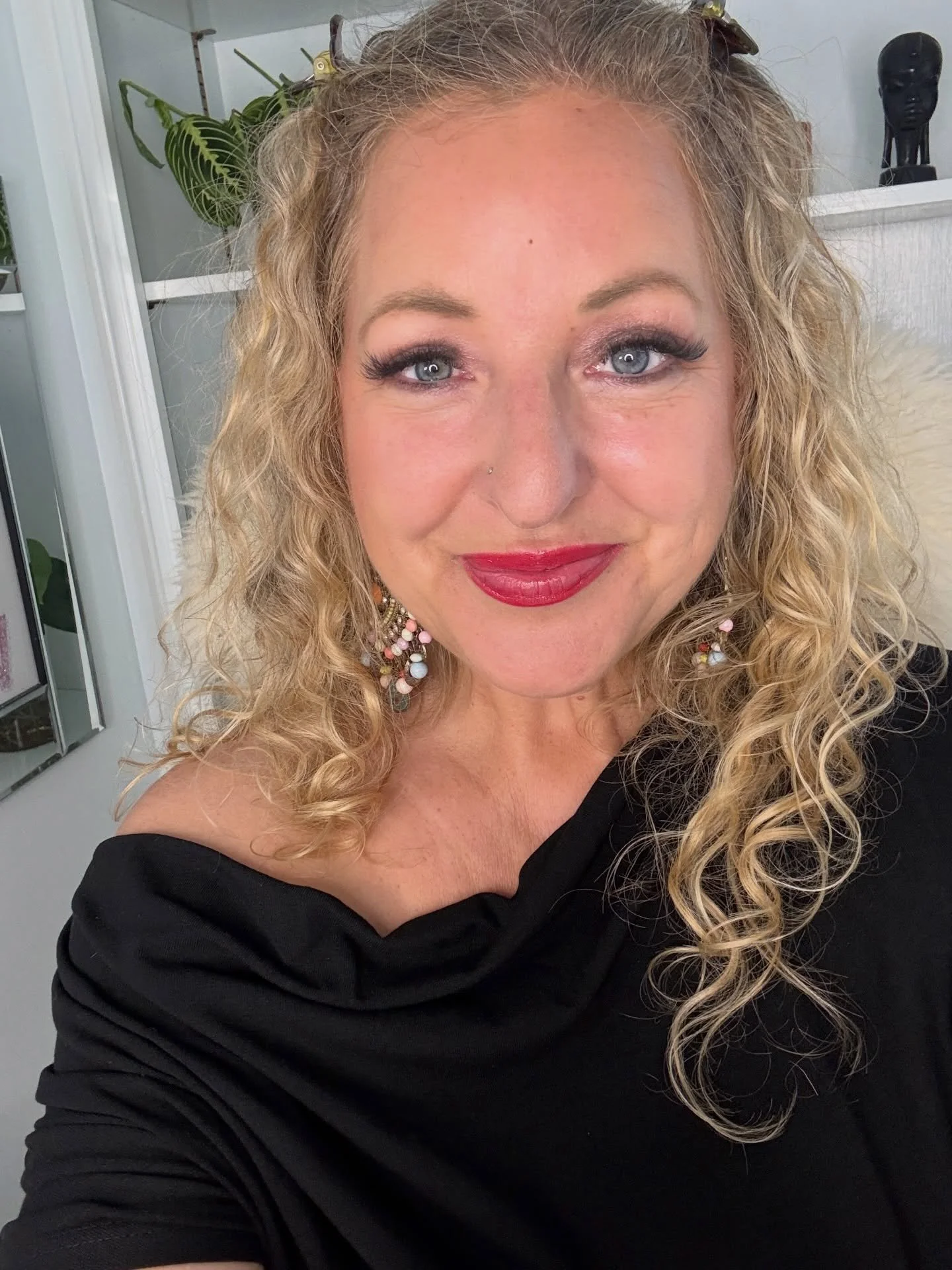 I feel so privileged.

Over 100 women joined Iconic And Visible. 

Five days of diving deep into Human Design, understanding their leadership profile and confronting the fears that have been holding them back from taking their next big leap of faith.