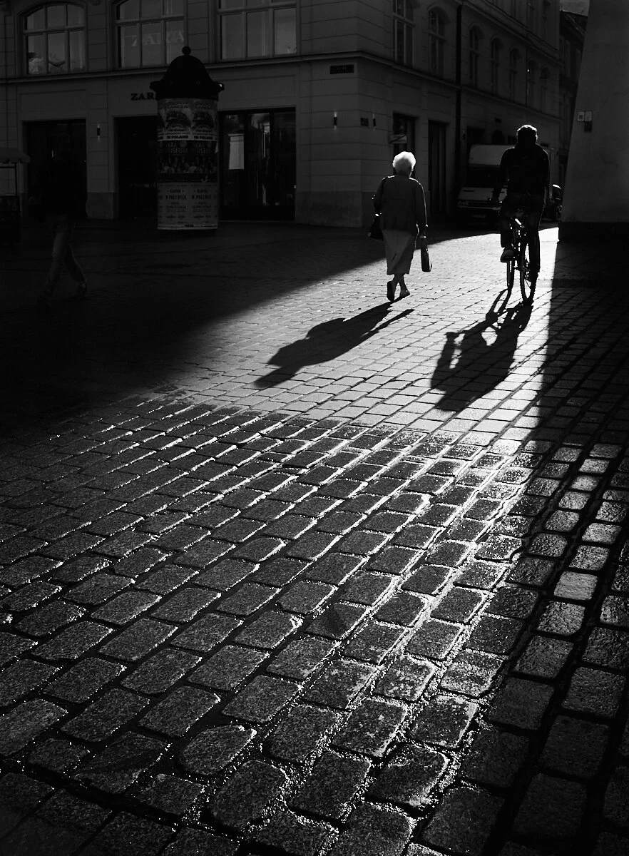 Shadows in the square 1600x1200 sRGB.jpg