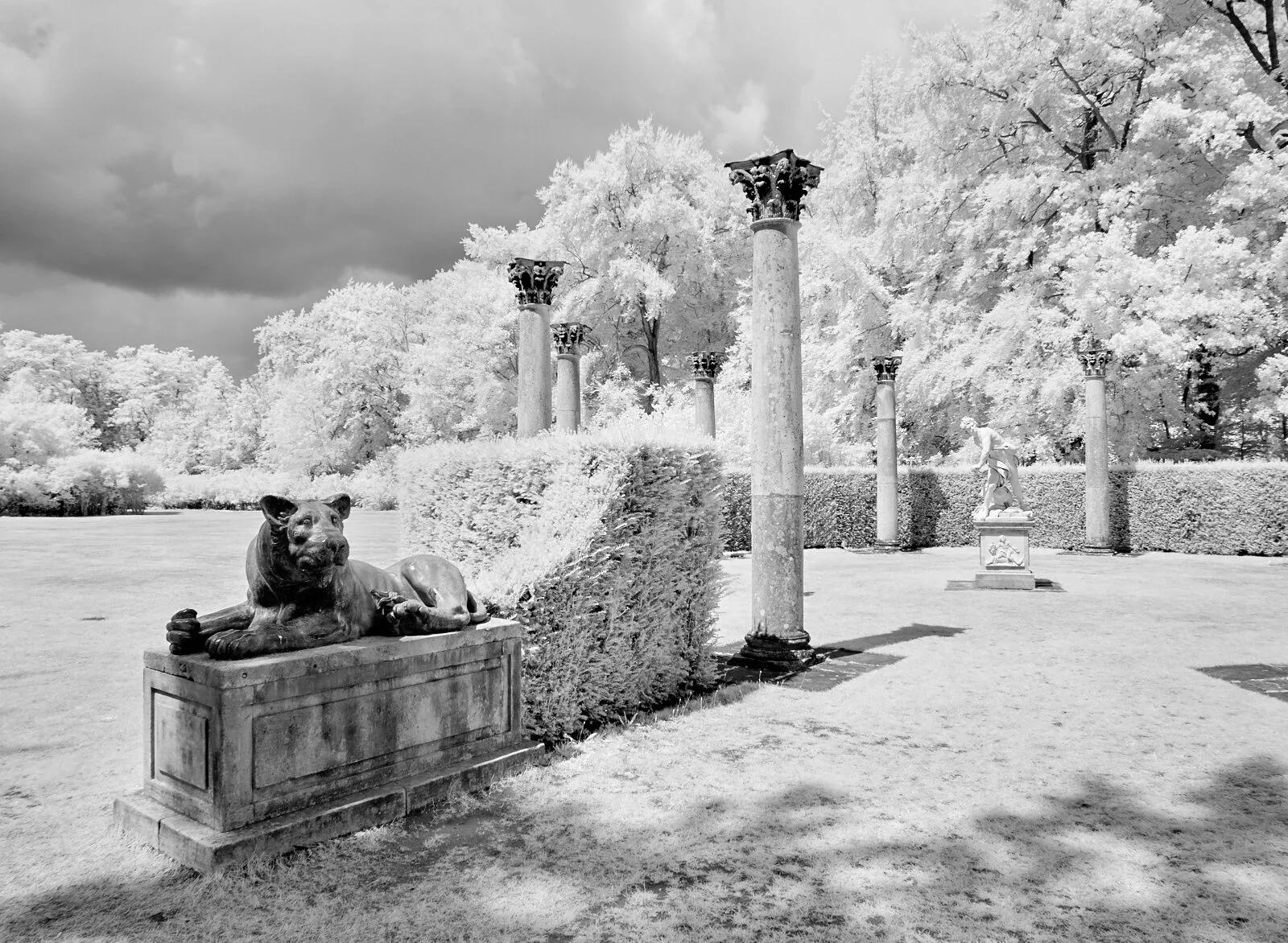 The temple Club 1600 x 1200 sRGB.jpg