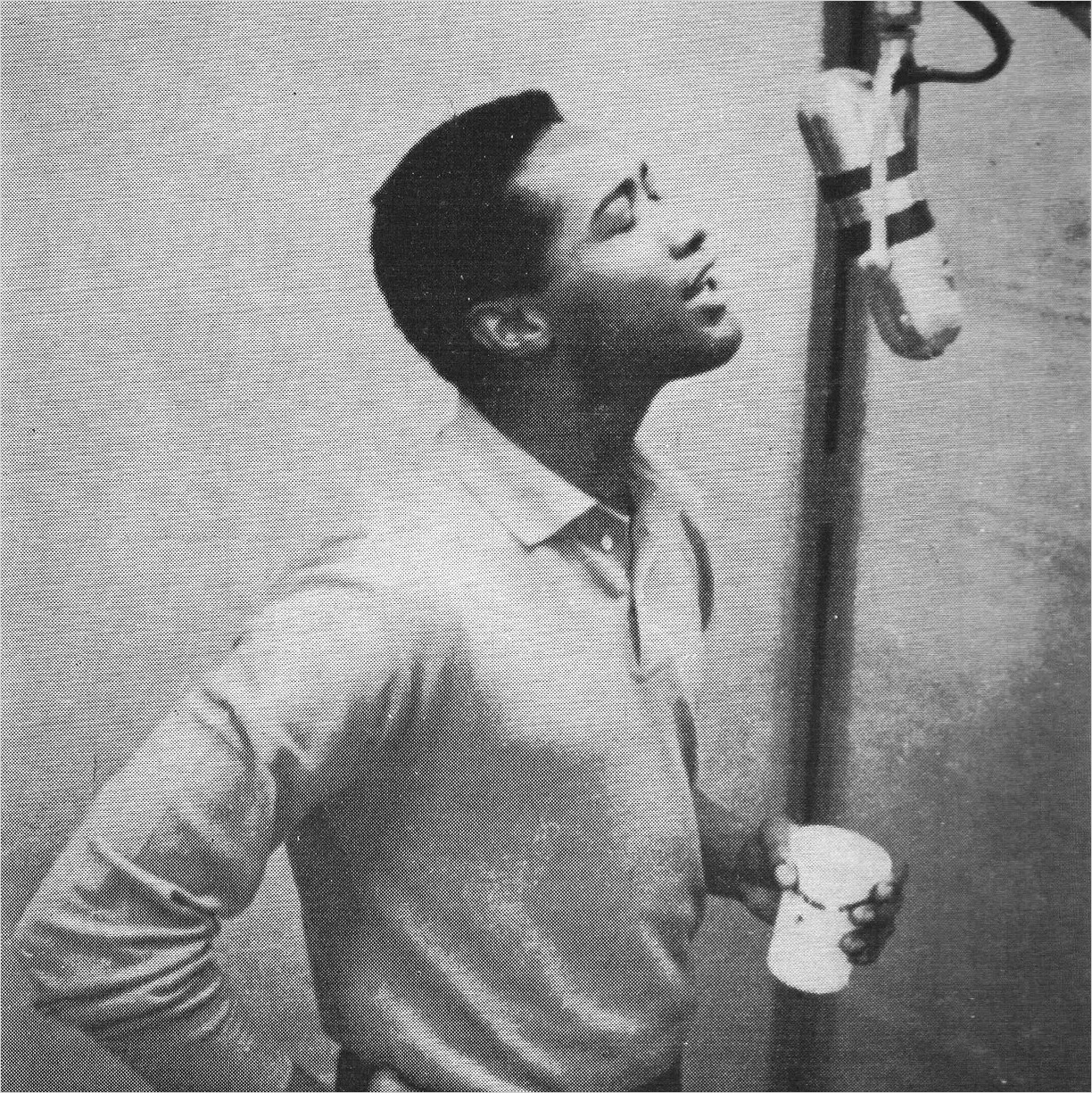 Sam Cooke singing into an RCA R84 around 1956