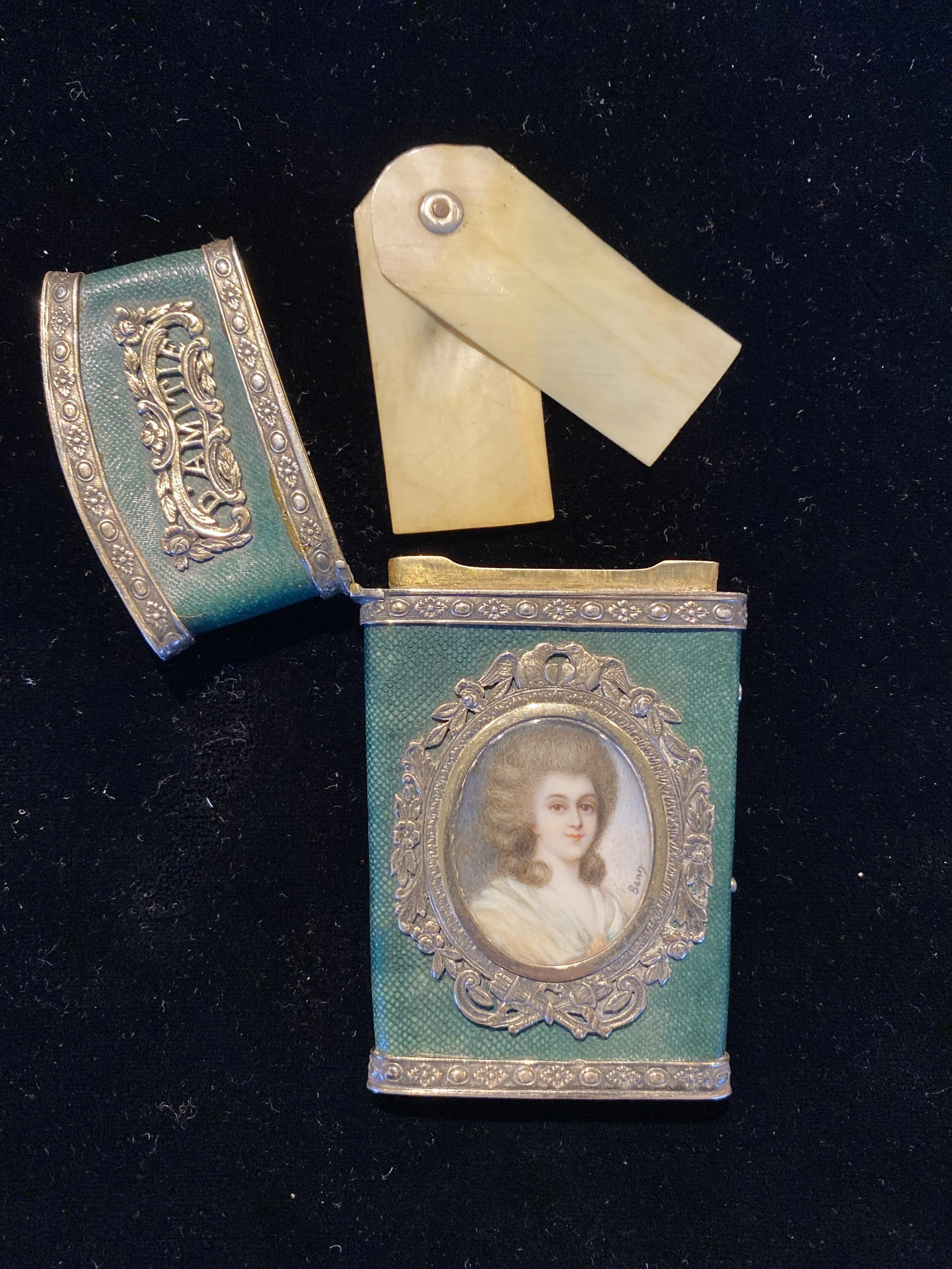 AAF28F17-6B7A-4E9A-ABA2-2E36DEF2261C