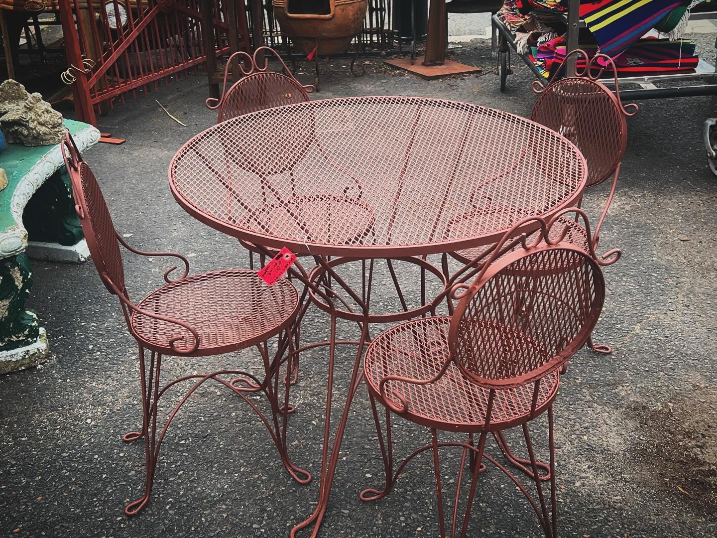 Cute outdoor wrought iron set for smaller patio or porch .. primed and ready to paint any color you like &hellip; $200 for table and 4 chairs 
35&rdquo; table 

#patiofurniture #tableandchairs #letseat #diningset #outdoorfurniture #wroughtiron #merge