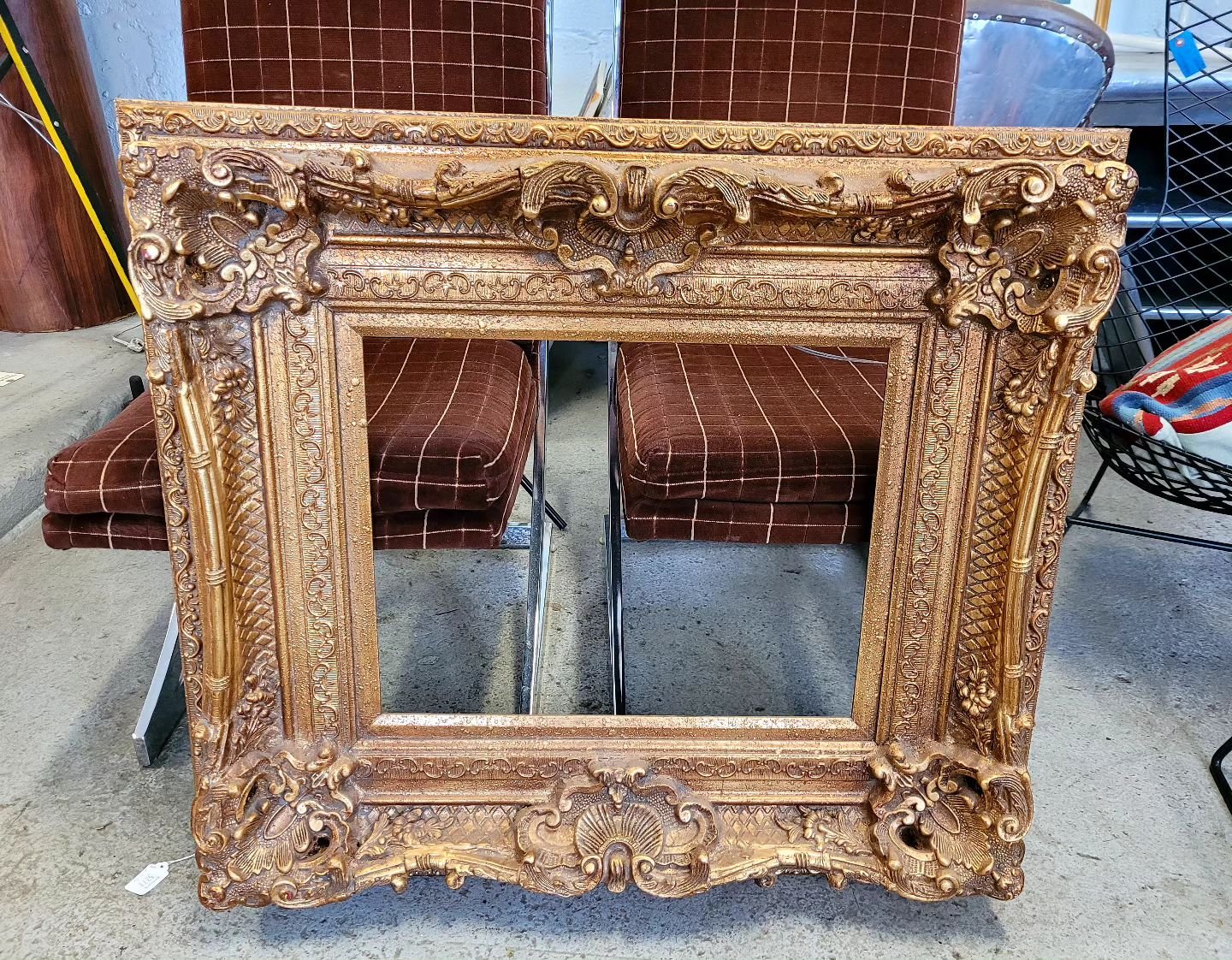 Beautiful large frame 

35&quot; x 31&quot; 

$200 

#mergegallery #frenchtownnj #frame #antiques #artframe #art #homedecor #interiordesign #decorinspo #interiors