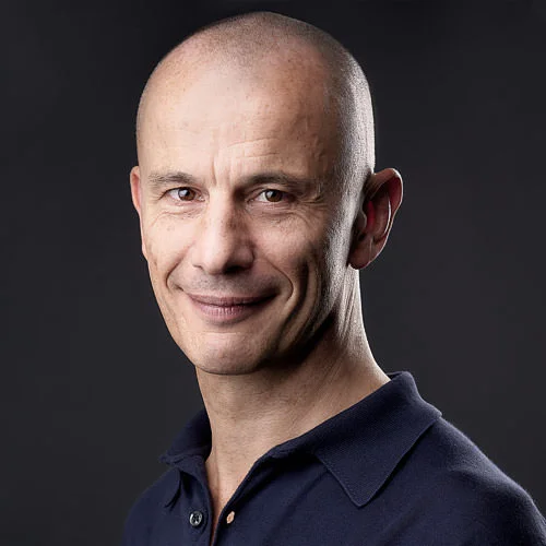 Headshot-Steve-Haines-by-Patric-Pop-Photo-Geneve-3054-Socialmedia.jpg