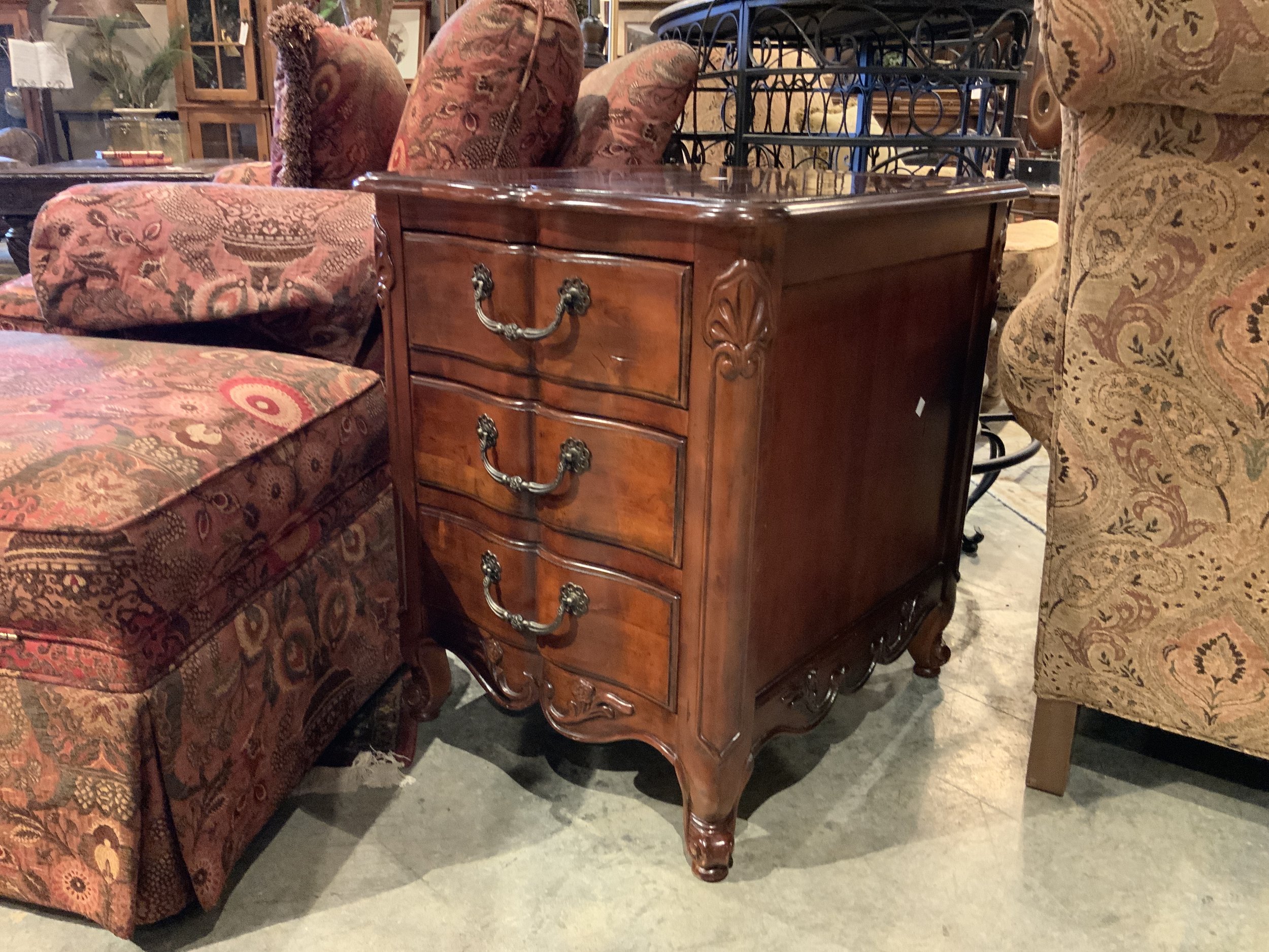 Curvy End Table w/3 drawers C2141  