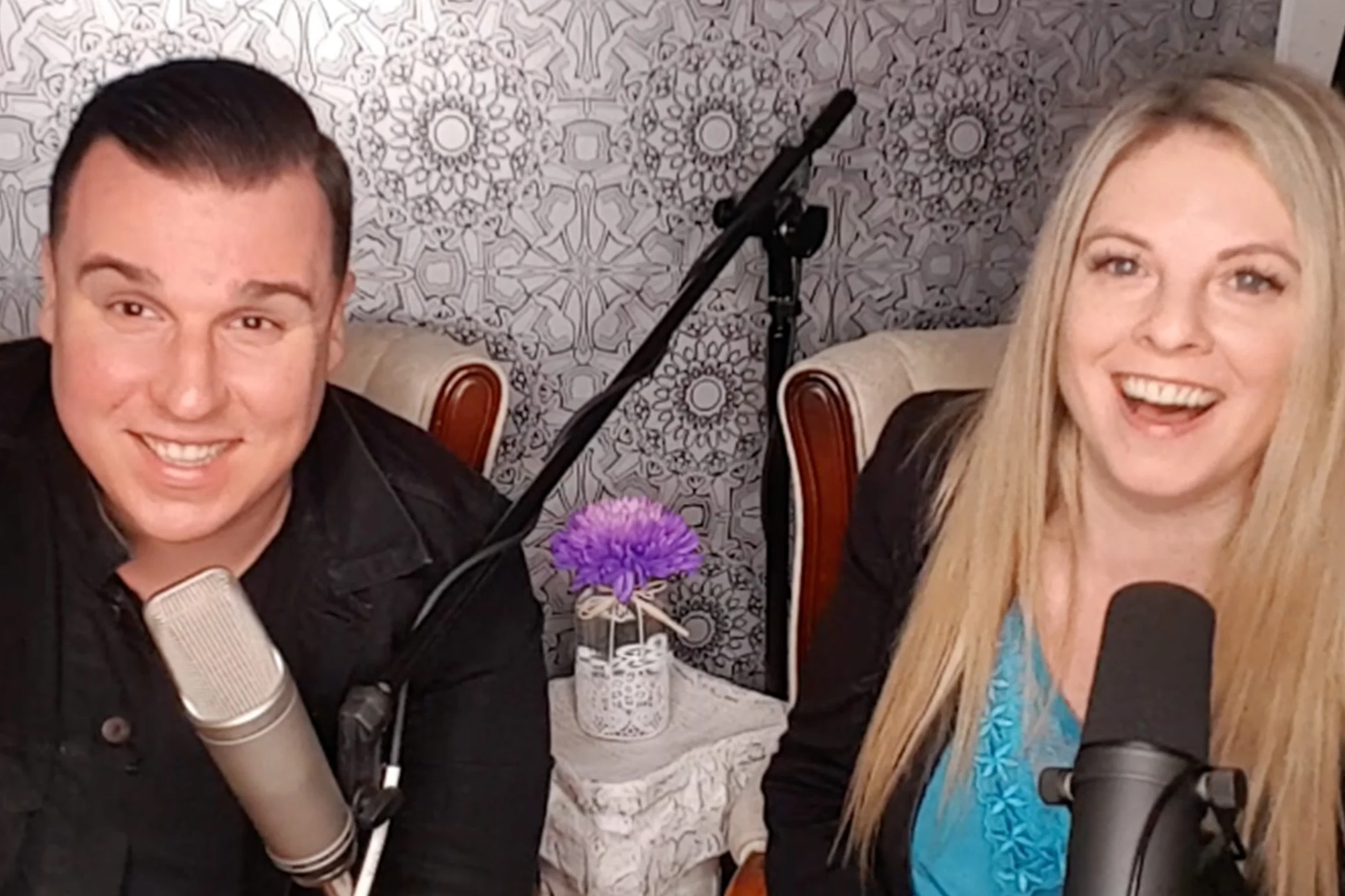 Check out #SamCookLive to listen to her interview with Eric Johnston. He pops by the studio to talk about life on the road, his future in comedy and his family of entertainers – including his father, Professional Wrestler Bullwhip Johnson.