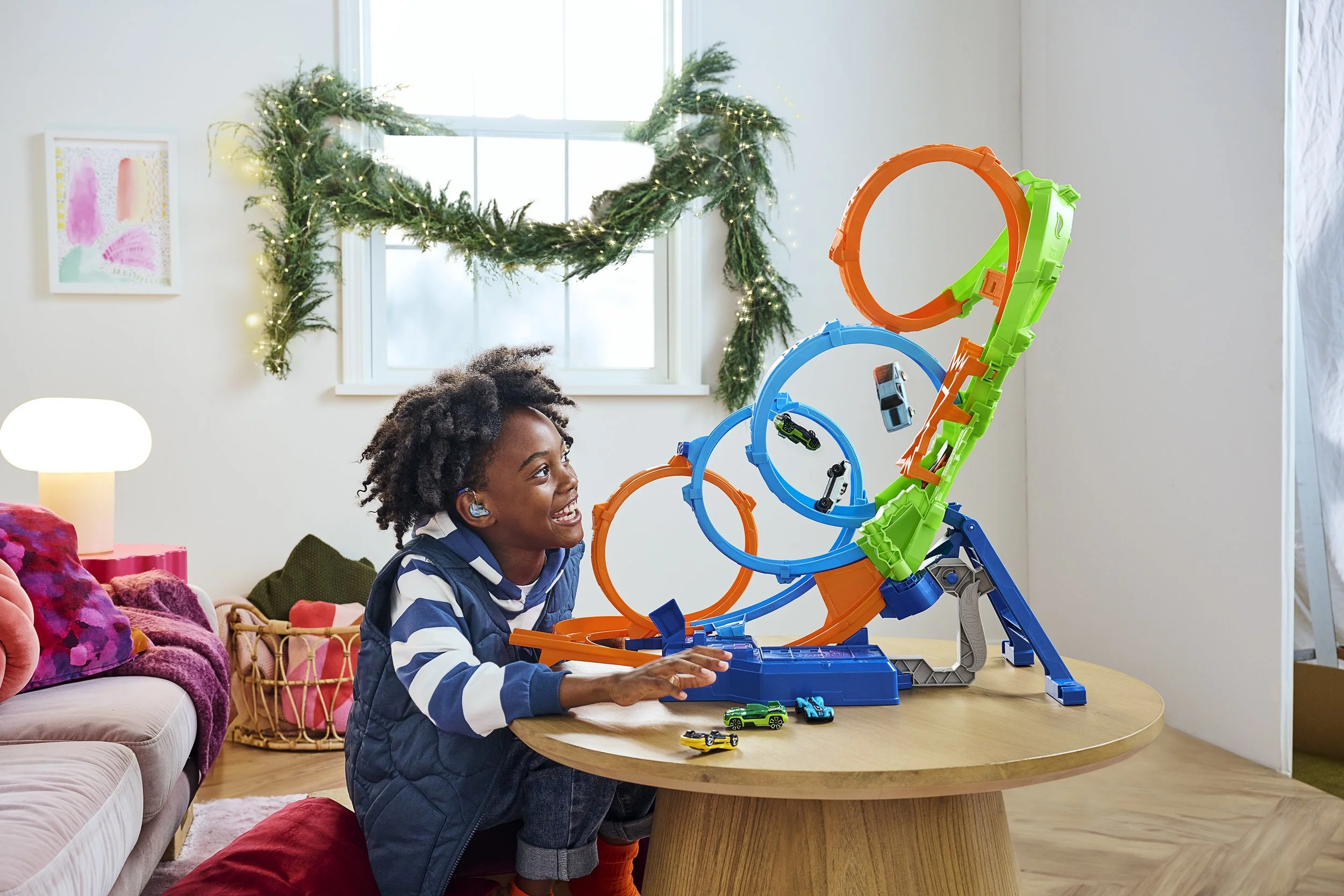 HKGB24_Mattel_HoiteWheels_4Loop_Lifestyle_0176_main.jpg