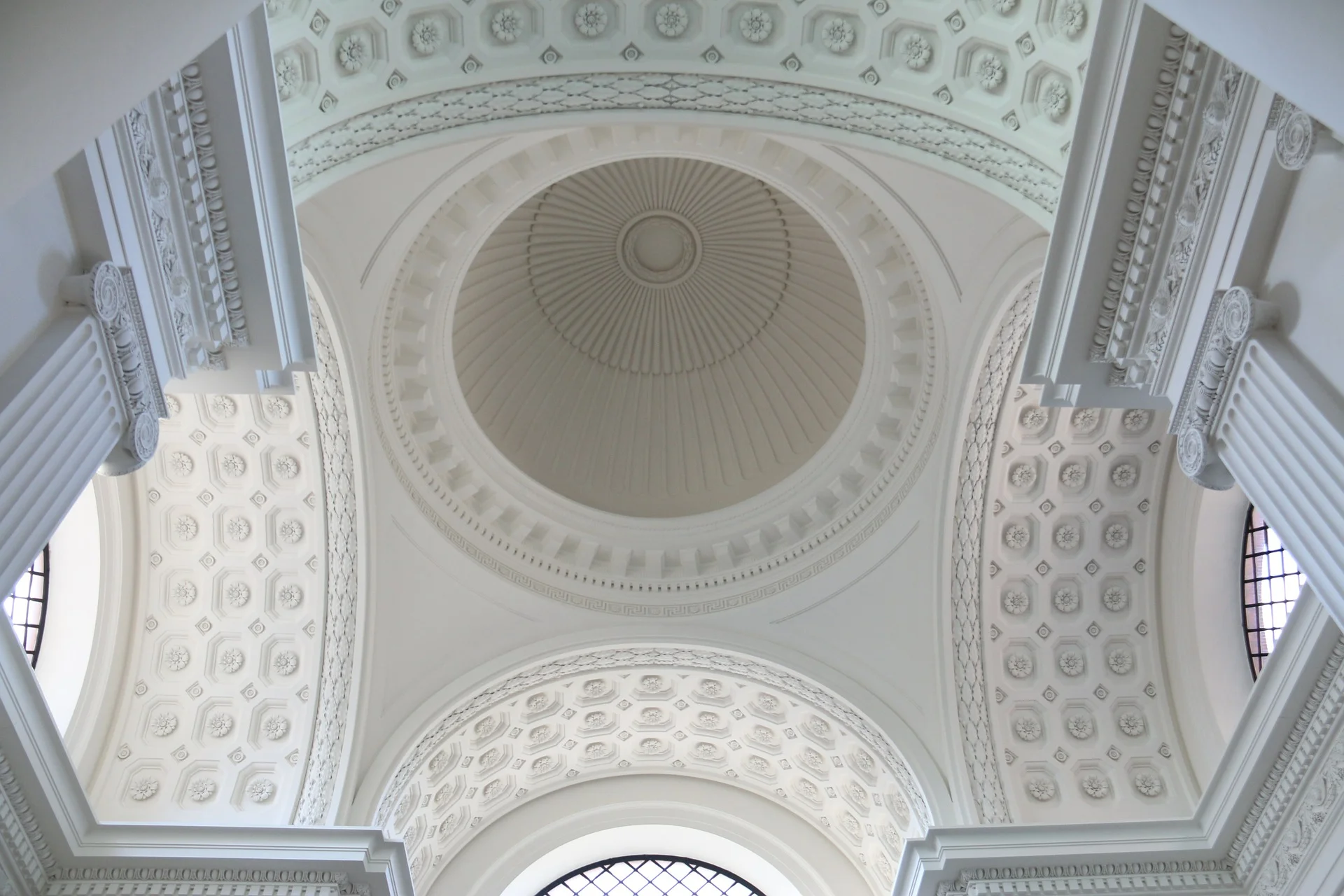 white-561489_1920.jpg