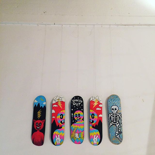 Decked out.
#skateboardart #deckart #design #painting #drawing #skateboard #spacedout #goopdude #skeleton #wallart @mediumskatemag @whymilenaruns @deadendstudiogroup