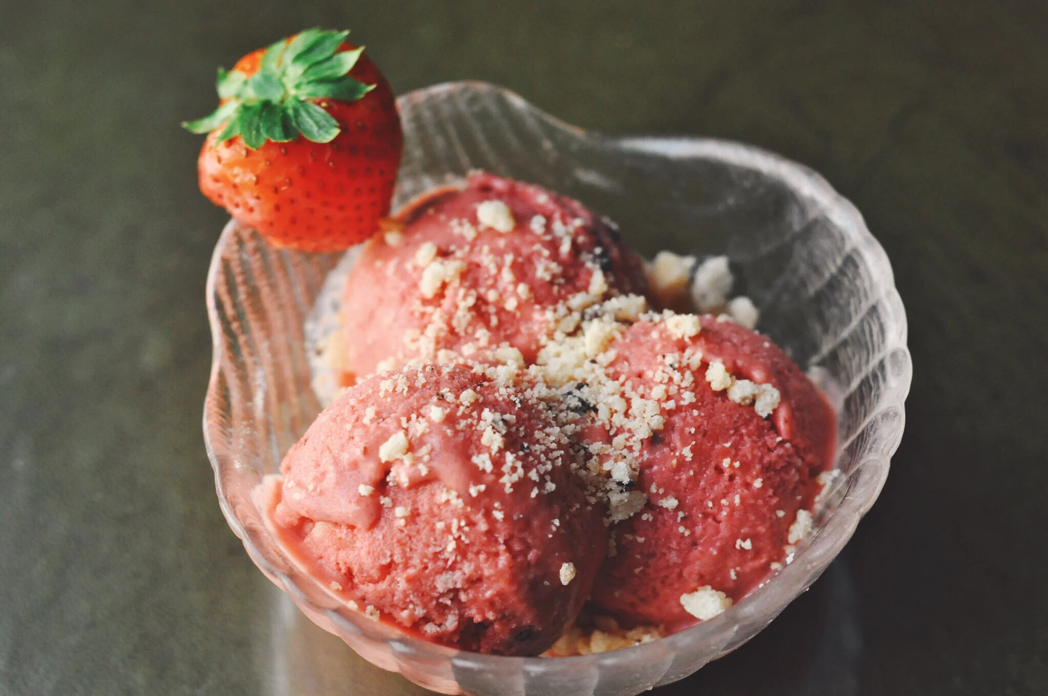 Strawberry shortbread frozen yogurt