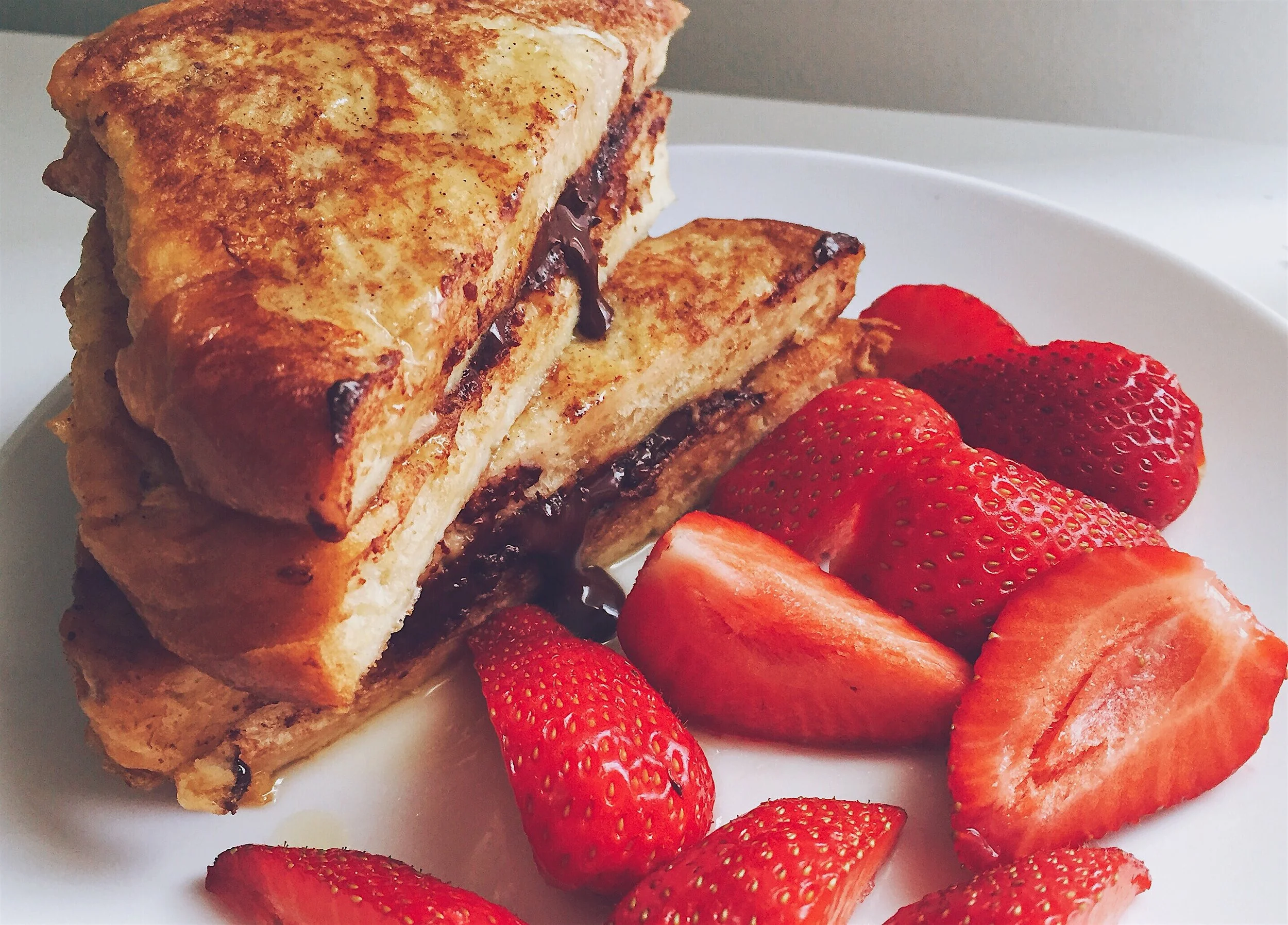French toast with strawberries and chocolate 