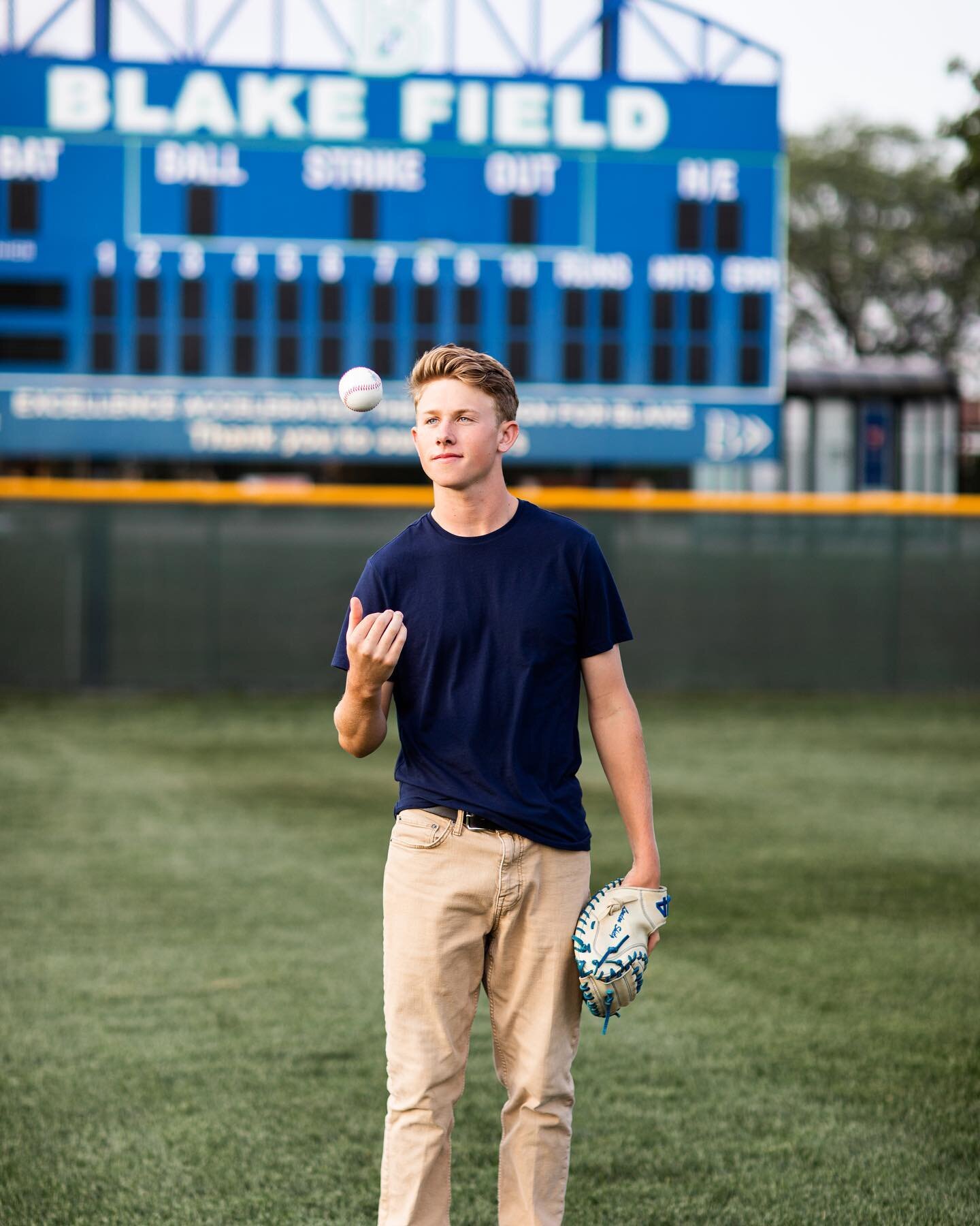 action baseball photos this fall with @london.shiely at his senior pics were so fun!! if you have a sport you love.. bring elements of it to your senior session ⚽️🏀🏈⚾️🥎🏐🏑⚽️