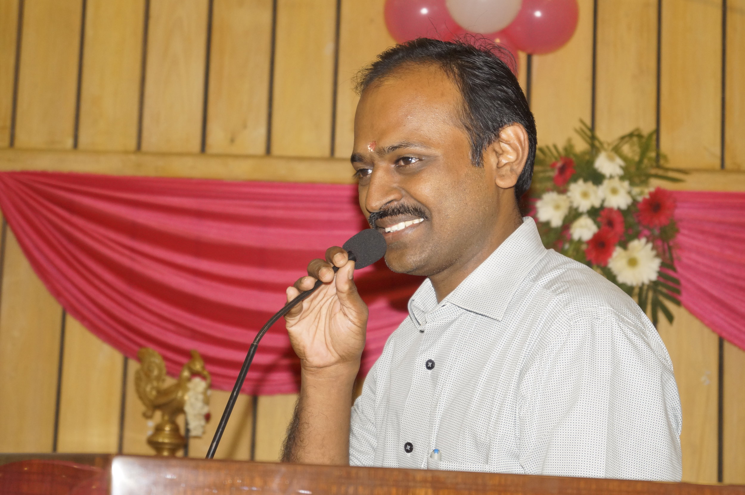 Dr.Senthil Nathan Addressing the gathering.