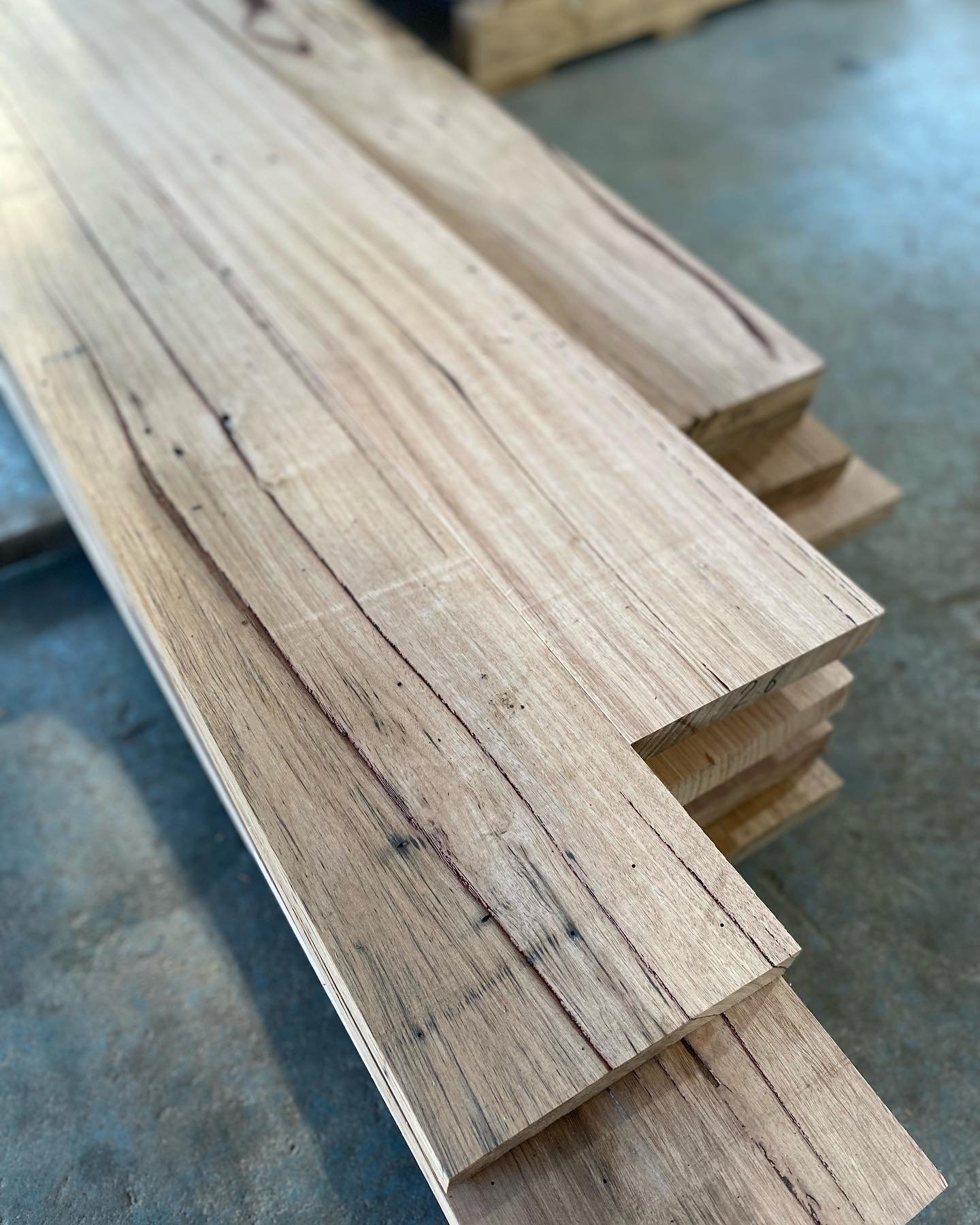 170x30 recycled Messmate, Blackbutt and Ash fresh off the press. Mon-Fri 8 - 4. Get in quick! 👍🌳⚒️