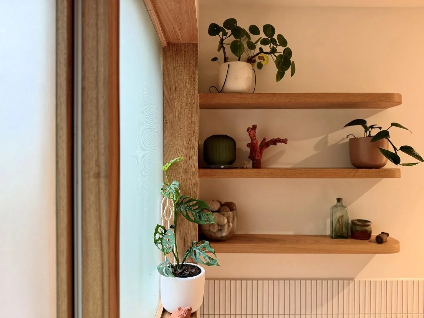 Recycled messmate bathroom shelves and matching window frame.🌳⚒️♻️