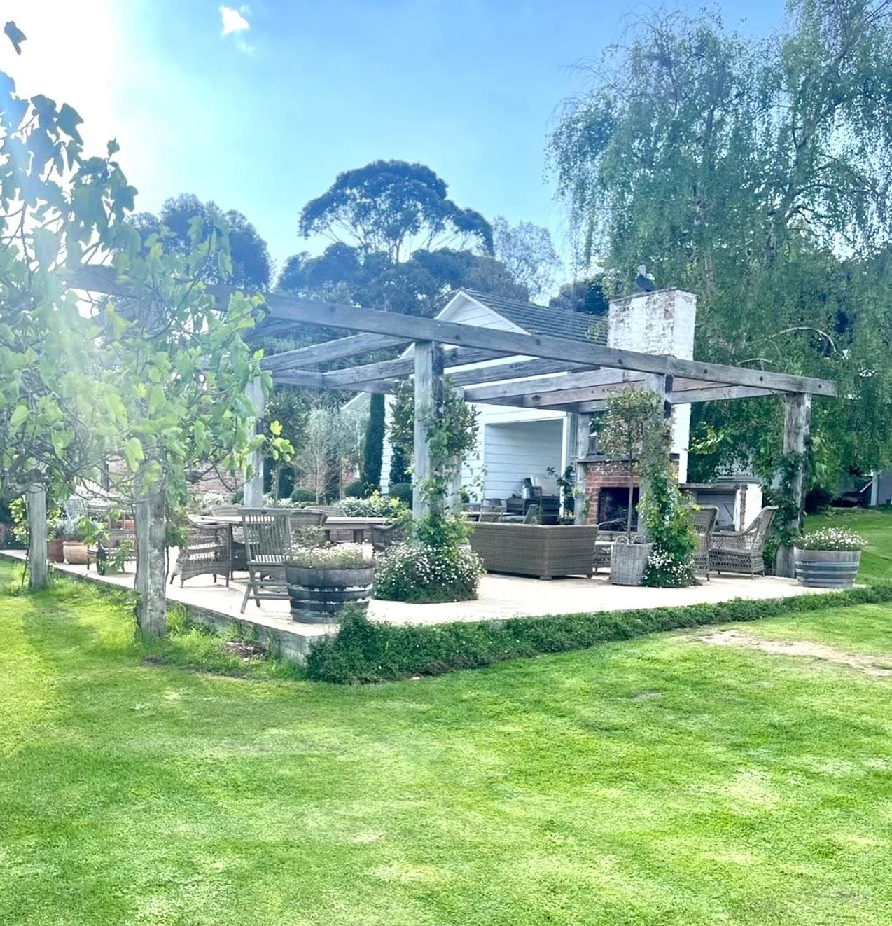 A repost of this awesome build by the very talented crew @wainwrightconstructions @paulwainwright543 Recycled timber done right. 🌳👍♻️