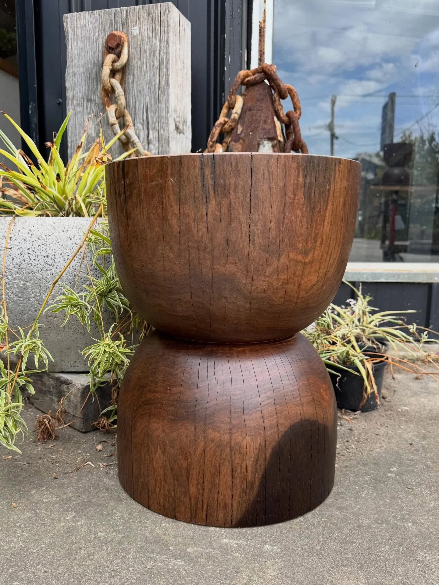 Hourglass stump stool. Recycled Ironbark. 🌳⚒️♻️