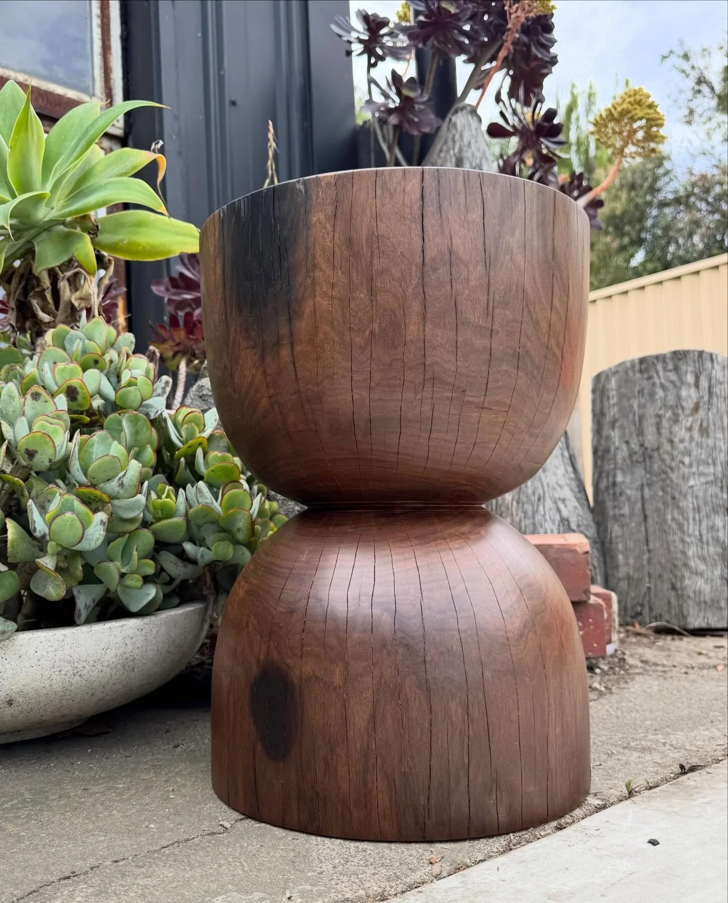 Hourglass stump stool 🌳⚒️♻️