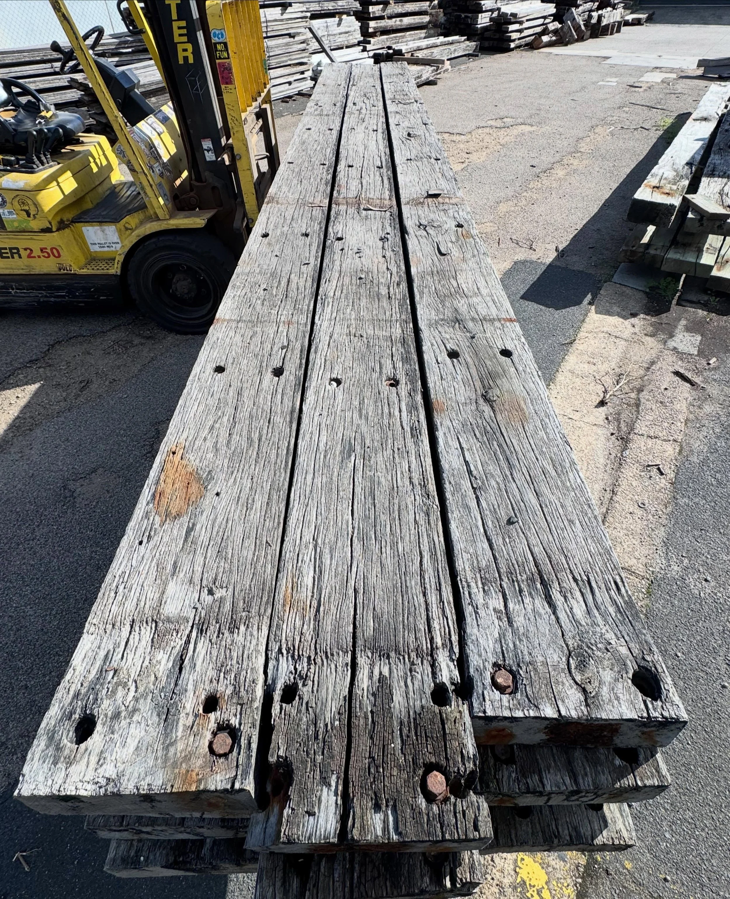 6.6m lengths of 300x100 Spotted Gum wharf decking. 🌳⚒️♻️