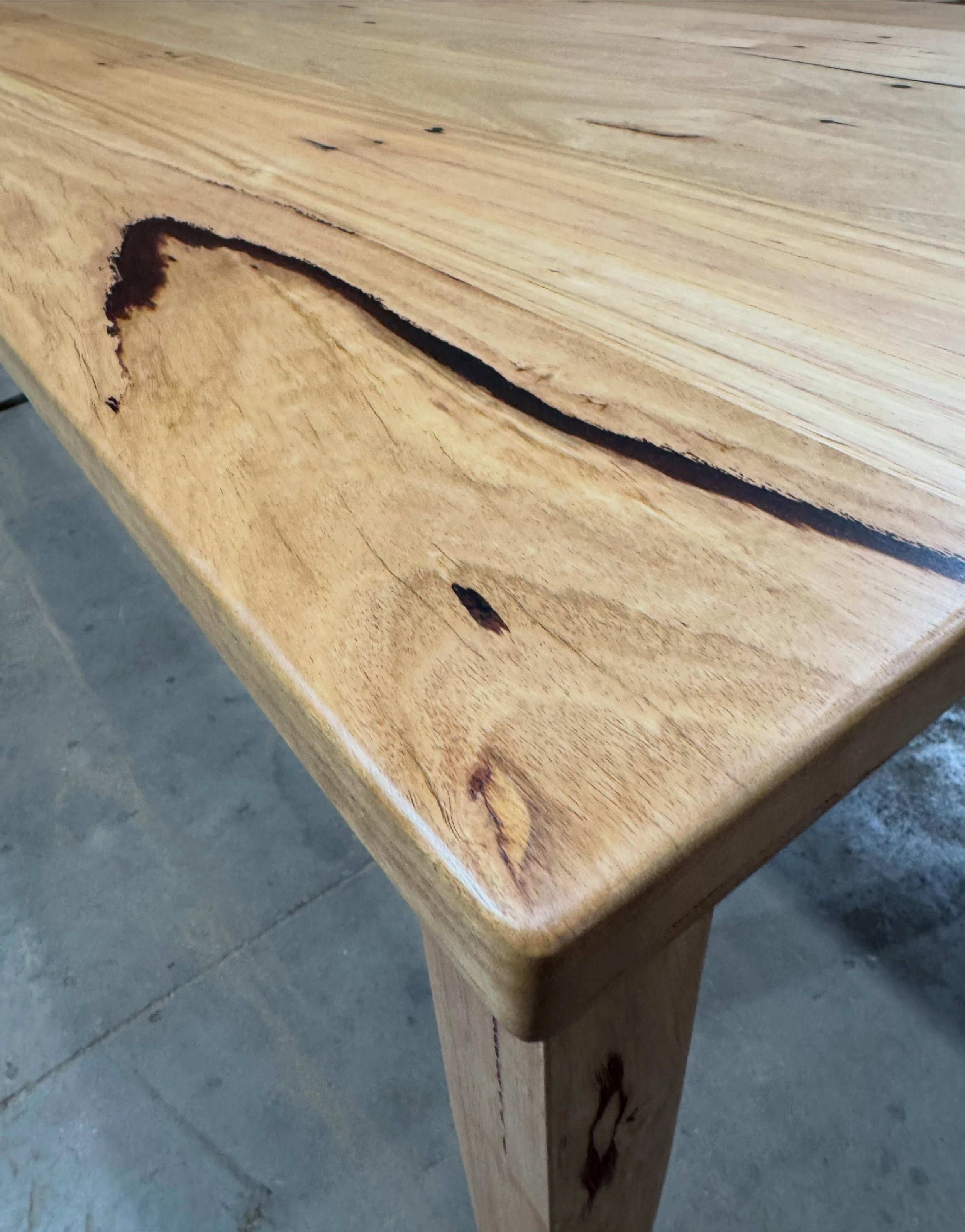 A little detail of a recently completed recycled messmate Evie table. 🌳⚒️♻️