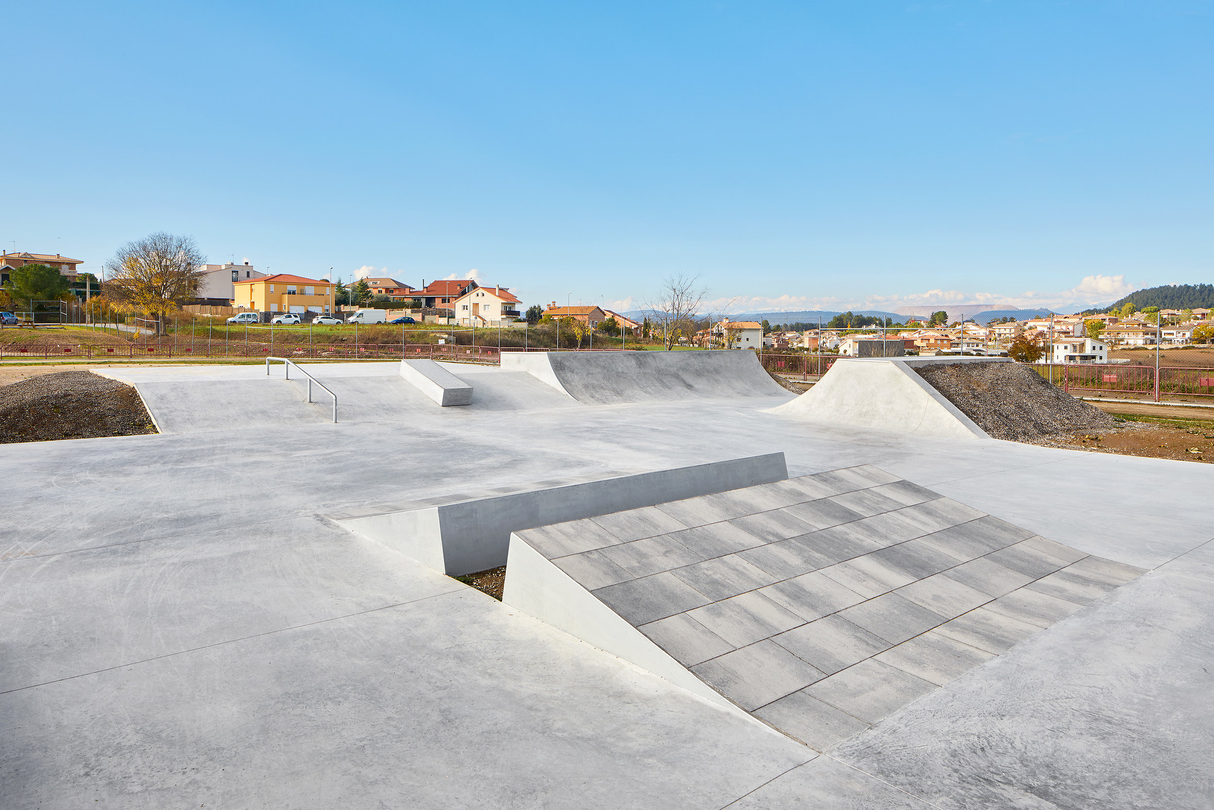 SKATE-ARCHITECTS-SKATE-PLAZA-SKATEPARK-NAVARCLES-16-003.jpg