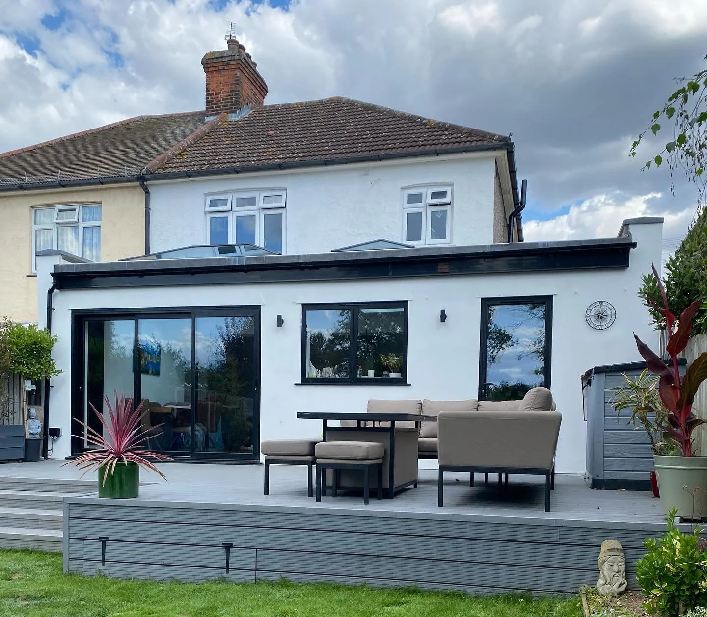 Side &amp; Rear - Feakes &amp; Richards

A recently completed single storey side and rear extension to create two WFH offices, utility room, shower room and open plan kitchen living area. A great transformation and use of additional floor space.

#dr