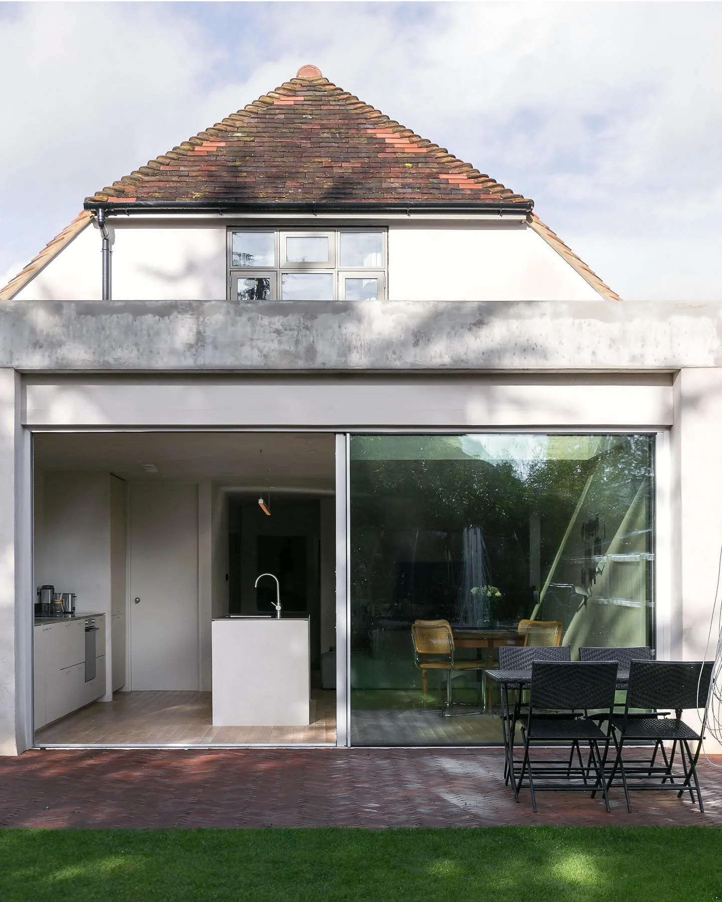 Honest House

An extension like no other, with a focus on raw, natural materials and finishes to create a warm, textured environment with plenty of light.

Lime rendered walls internally and externally, offset again concrete detailing. Natural timber