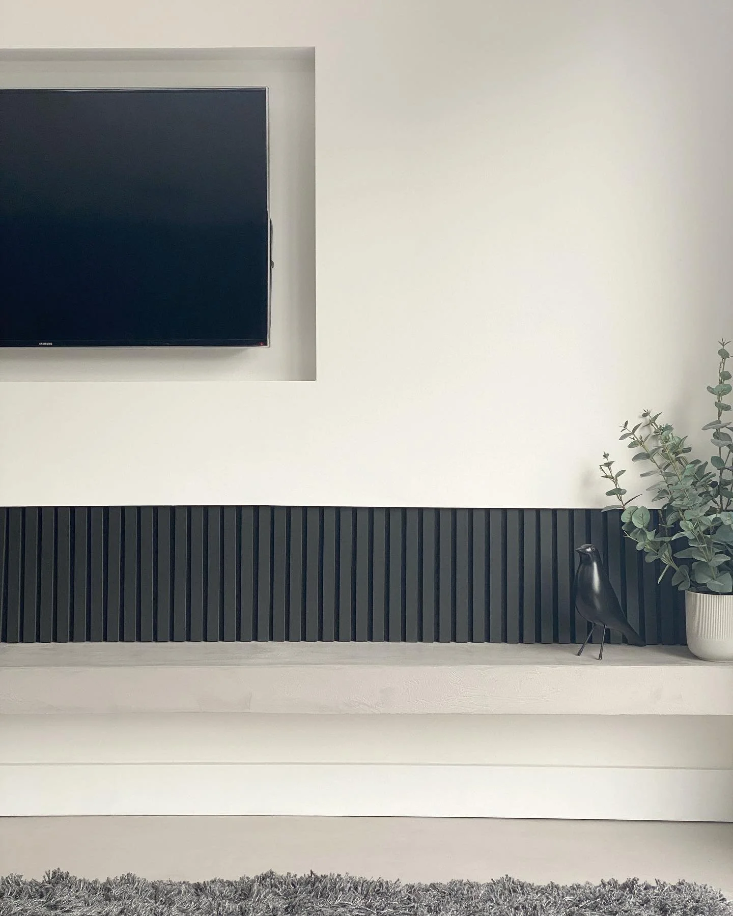 Wall panels looking great!
|||||||||||||||||||||||||||||||||||||||||||||||

@thewoodveneerhub 
@acupanel 
#eames 🐦

#acupanel #wallpanelling #wallpanel #woodveneer #timbercladding #tvwall