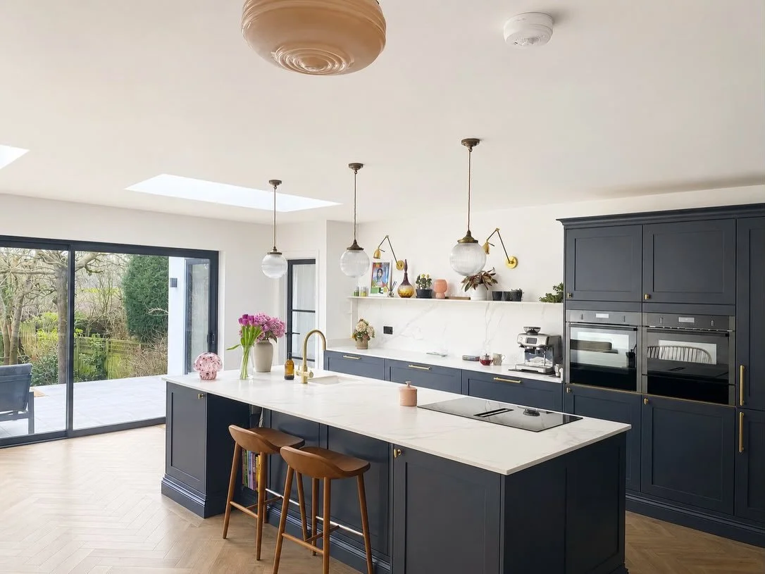 Glenhurst Internals 

A lovely kitchen and internal fit out to this single storey wrap around in Bexley.

Main contractor - @pj_dunbarbuildersltd