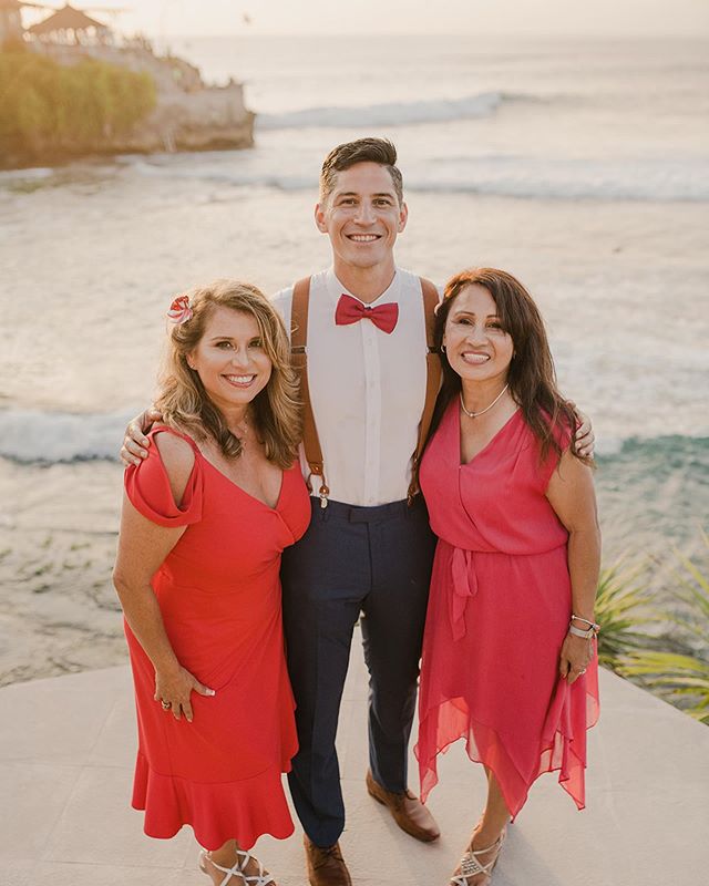 We want to wish the beautiful moms in our lives a very #HappyMothersDay! .
.
.
Your love and support mean the world to us. Thank you for being our biggest cheerleaders and joining us on our crazy adventures. We love you to the moon and back! 💗
.
.
.