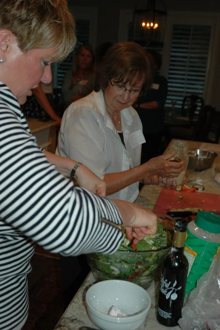 29-preparing-salad_0093.jpg