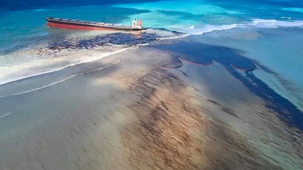 Mauritius oil spill emergency 