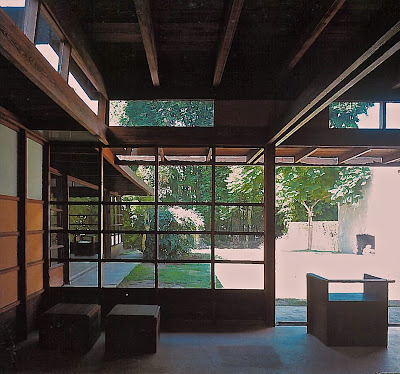 The uniquely low-ceilinged frame. Source: Patricia Kucker, Journal of Architecture, Volume 7, Summer 2002.