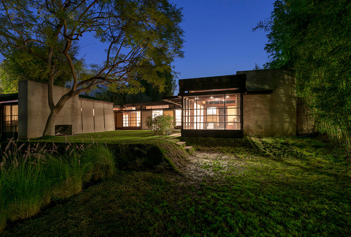 Check out dat grass. Source: MAK Center for Arts & Architecture