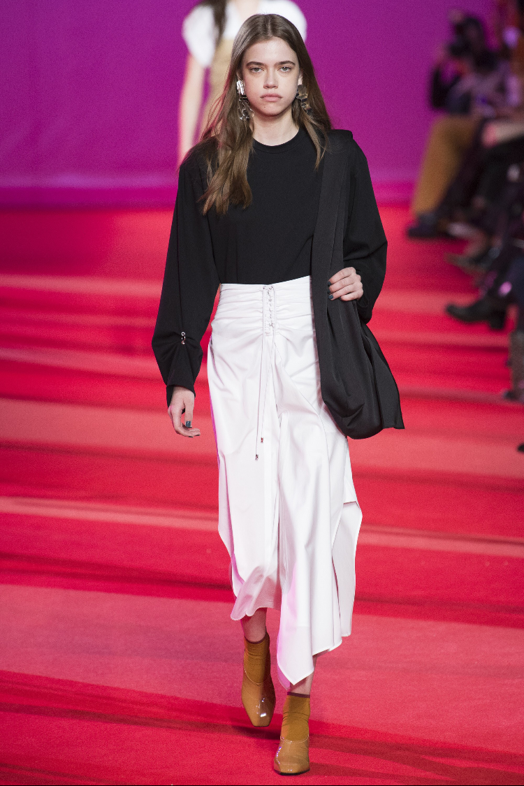 She looks comfortable and cool af. What more could you ask for? 3.1 Phillip Lim, Courtsey of Vogue.