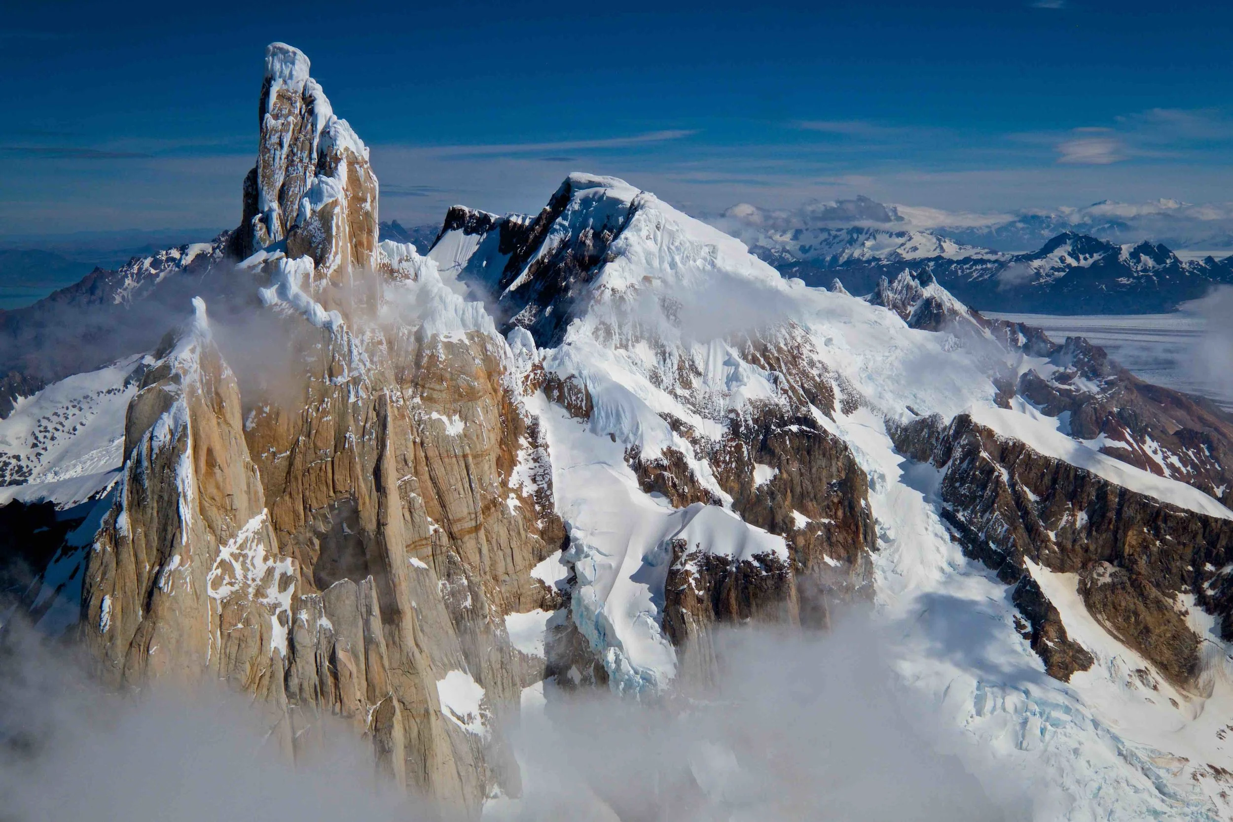 Noel_MotoPatag_Cerro_Torre.jpeg