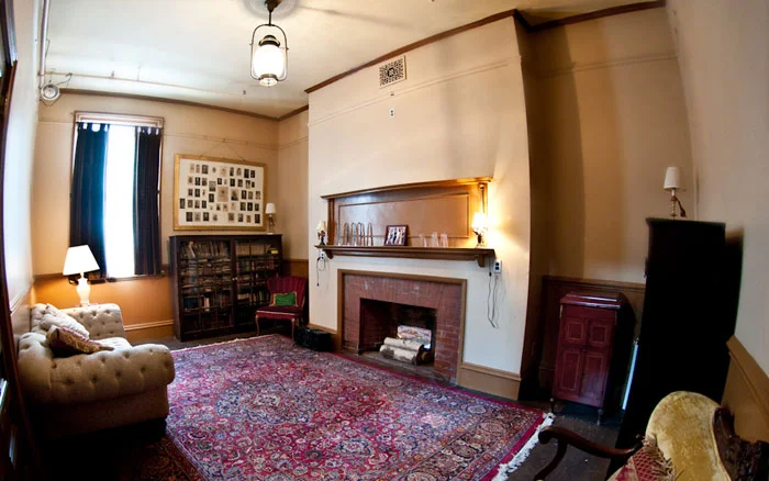 Eliot Hall, Parlor