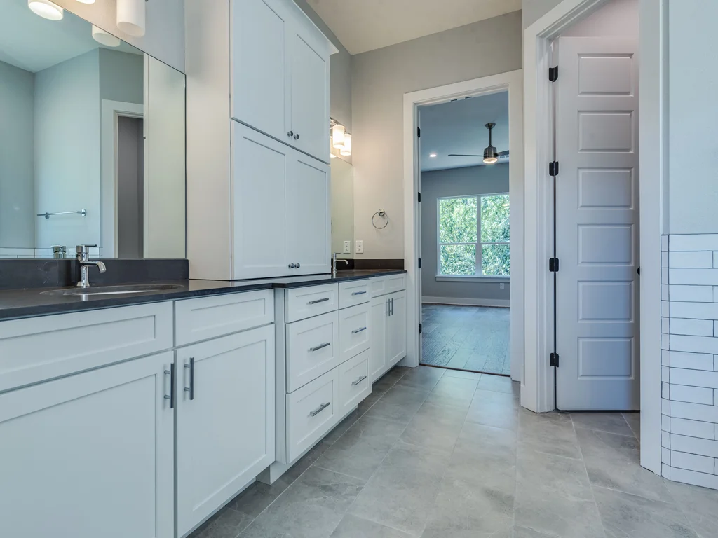 20masterBath.jpg