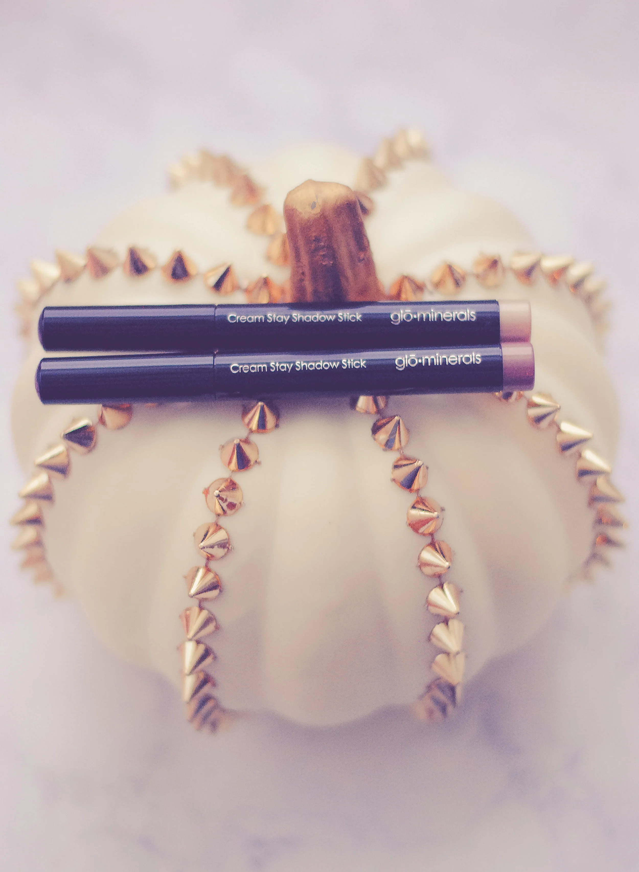 Glo Minerals Look & Review