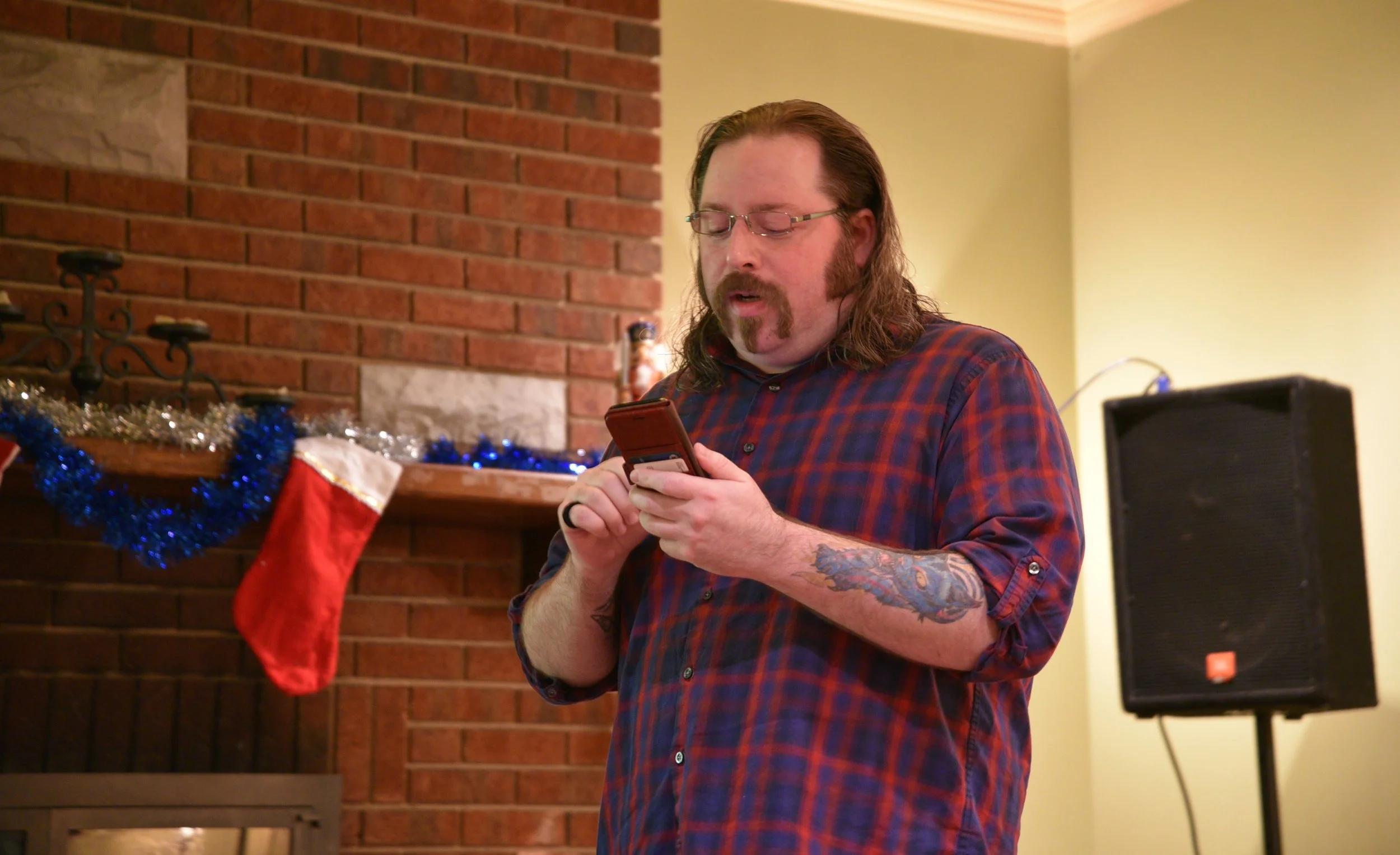  Storyteller J. Rohr performs at the 2022 Holiday Cabernet. 