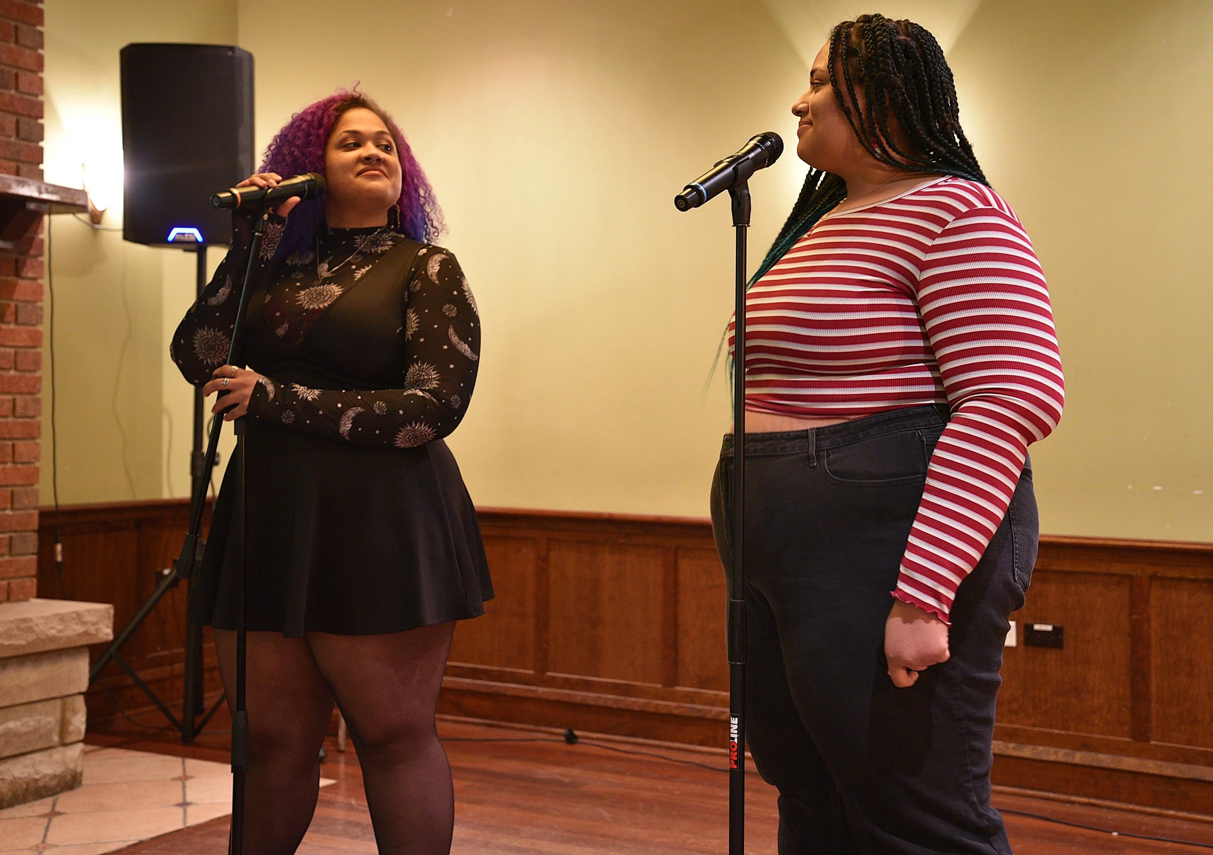  From left:  svnflwrchld x malizabeth performs at Ghostlight Ensemble’s  fifth Holiday Cabernet , held on Dec. 17, 2023, at Mrs. Murphy &amp; Sons Irish Bistro.  (Photos by Maria Burnham)  