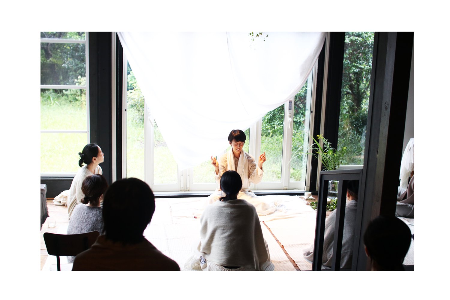夏至のイベント

物販のご案内

夏至の日に
山梨から、オーガニックのヴィーガンカフェ
シロテナリさんが

ケークサレ・サブレなどのお菓子と、
植物の天然パウダーやバームを届けてくれます✨✨

シロテナリさんは
2年前にnaluさんとSIDHE で
ワークショップをさせていただいてからの
嬉しいご縁です❤️

HIMMELでは、はじめてのご紹介となるので
楽しみにしていてくださいね✨✨

==

昼の会　11：00～
声のワーク　&rdquo;声音ノ環&rdquo;

夕べの会　16：30～
n