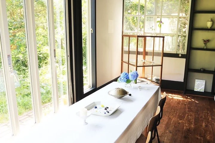 日記　diary

6月と7月のこと

ここ　HIMMELは
ひととひとがつながっていく場

すこし前、６月の終わりに
ヒンメルシューレ（セラピストのための学校）の
卒業生たちの集まりがありました

（スクール第３期の募集は、
明後日11日の夜にお知らせします。宣伝すみません🙏）

.

１期生と、２期生が集まって
わいわいと、それぞれの活動や、
最近のことをシェアしたり、
わたしの新しいワークをシェアしたり、
楽しい時間でした🥰🥰

小さなコニュニティーが、段々と広がっていく

小さな光